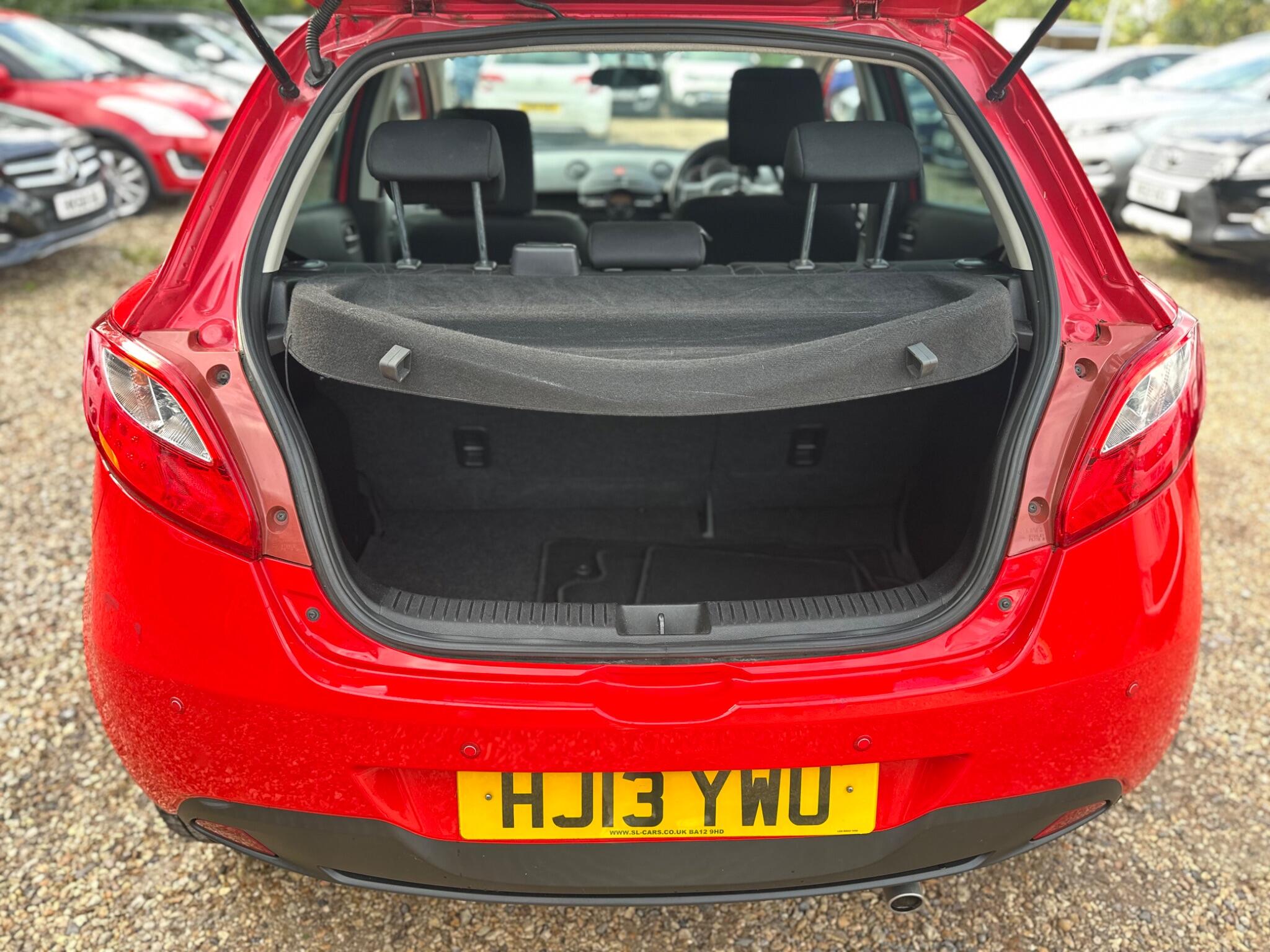 Mazda Mazda2 view 17