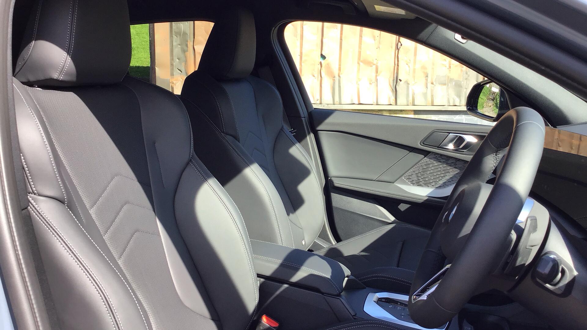 BMW 1 Series view 11
