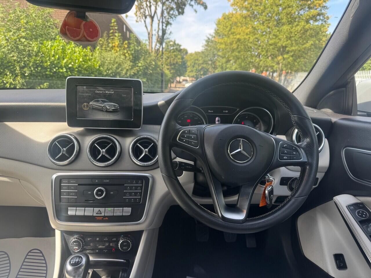 Mercedes-Benz Cla view 12