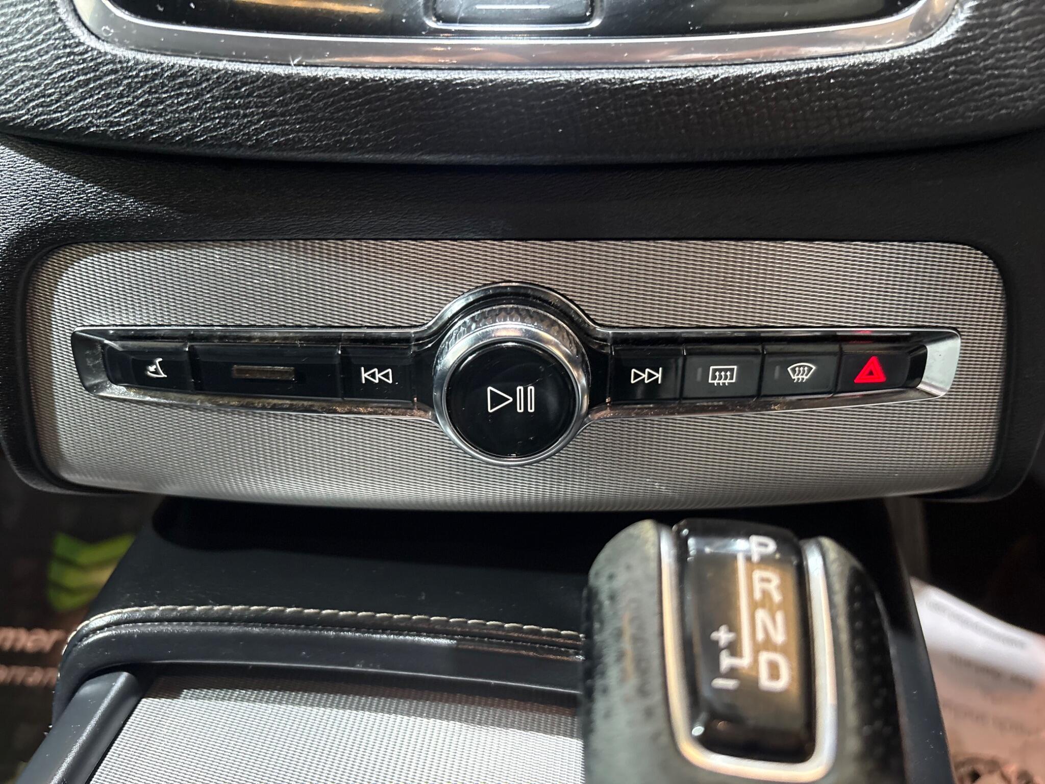 Volvo XC90 view 17