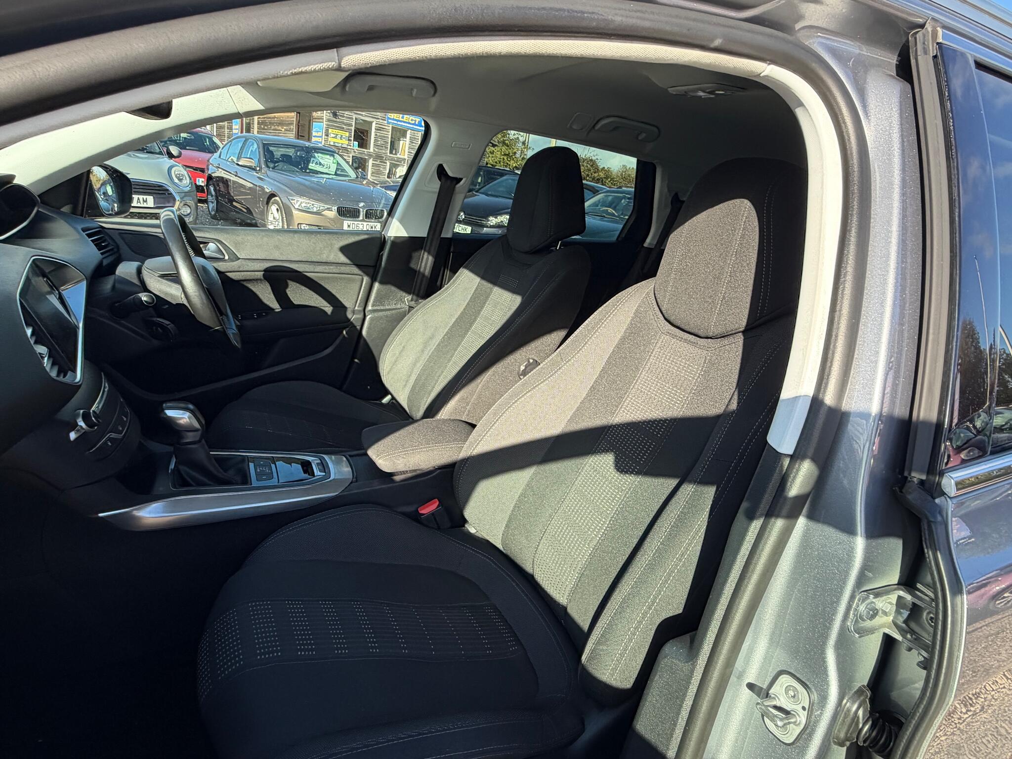 Peugeot 308 view 13