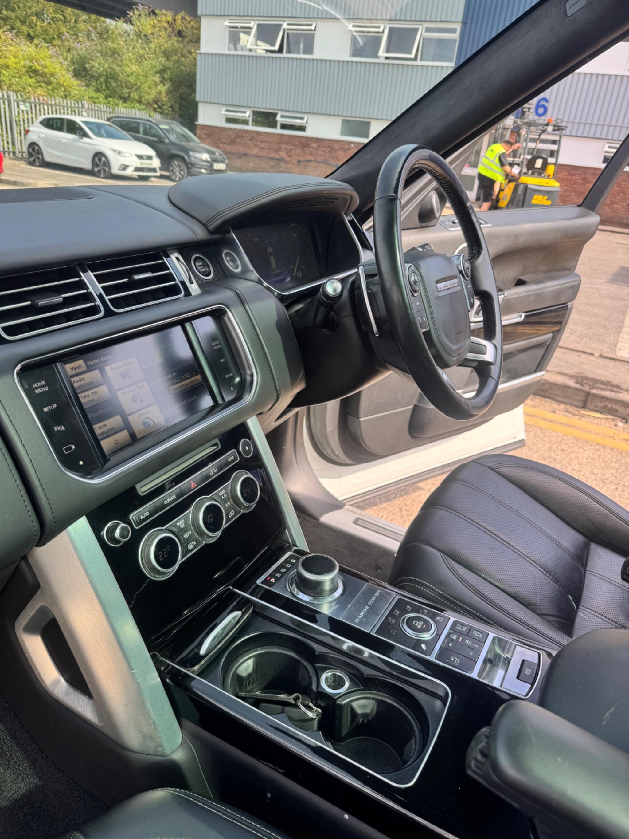 Land Rover Range Rover view 20