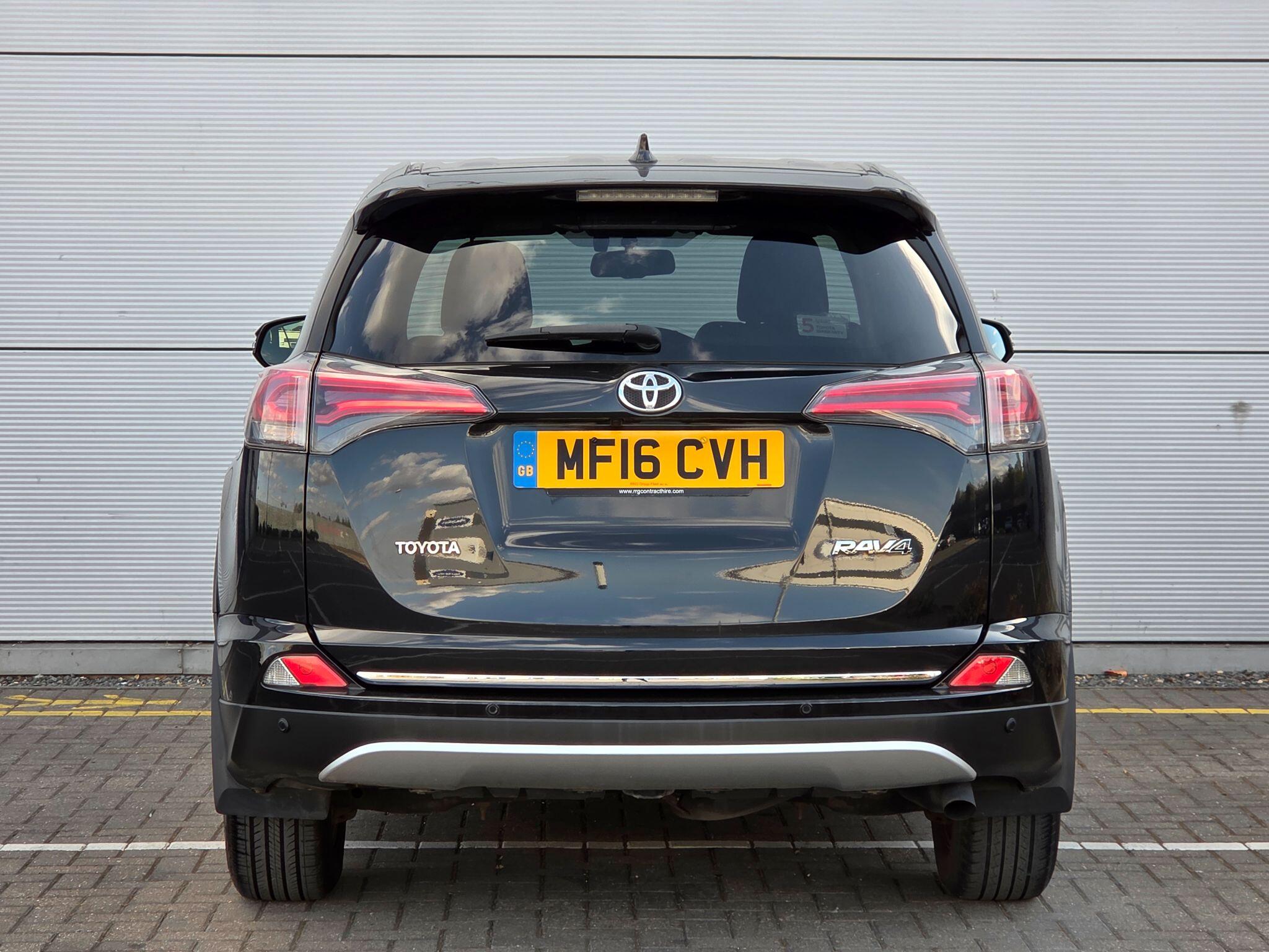 Toyota Rav4 view 6