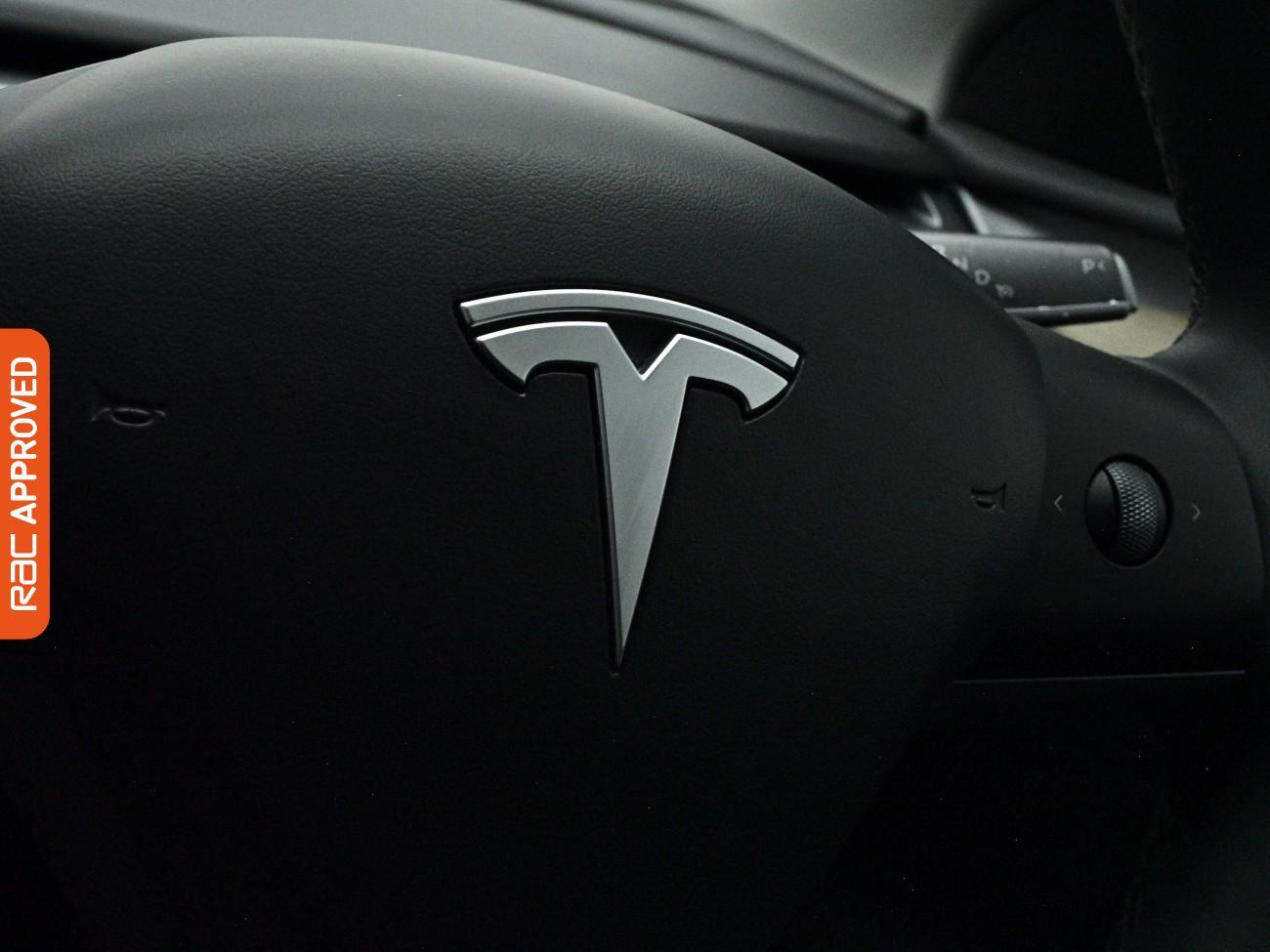 Tesla Model Y view 25