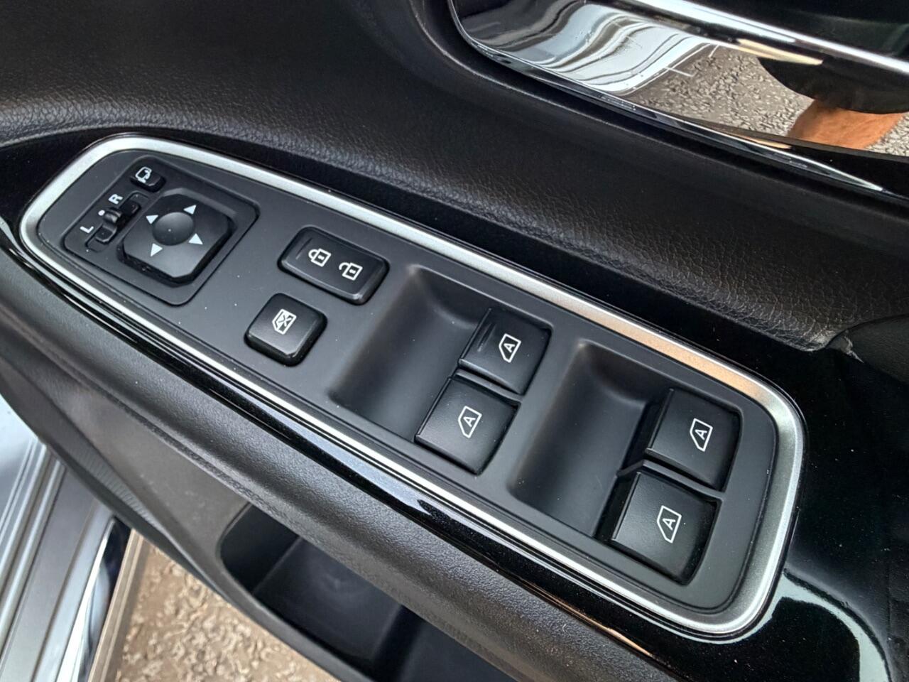 Mitsubishi Outlander view 19