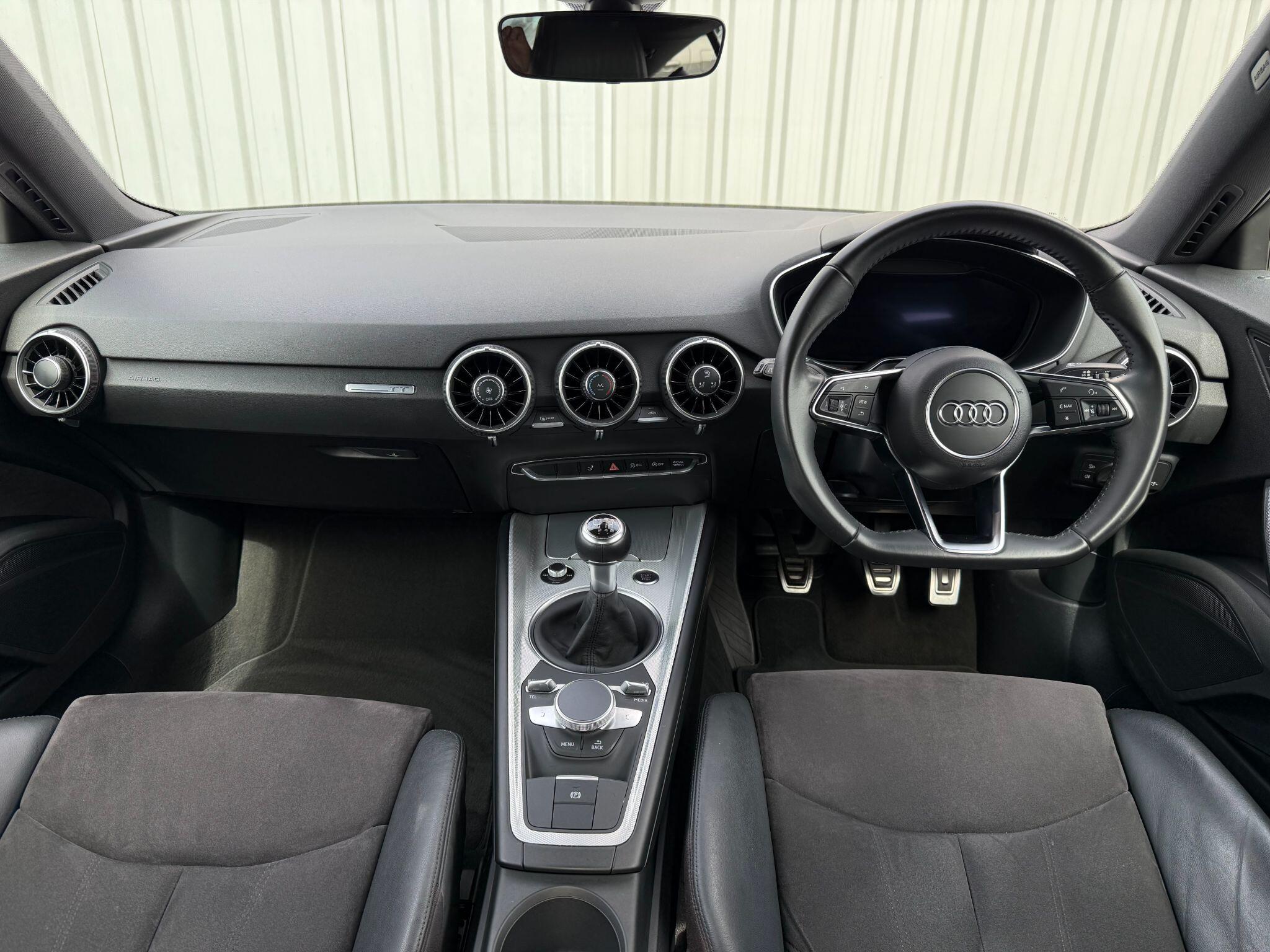 Audi TT view 22