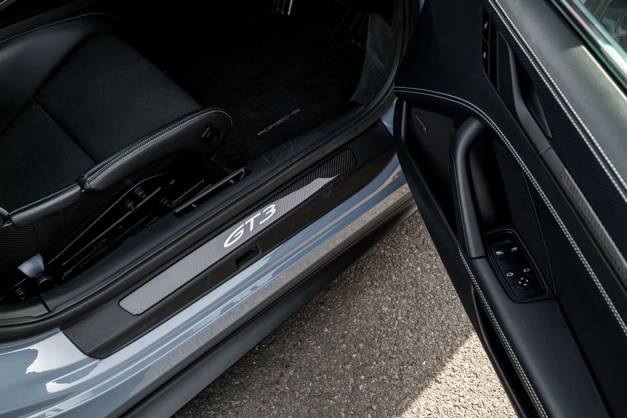 Porsche 911 view 49