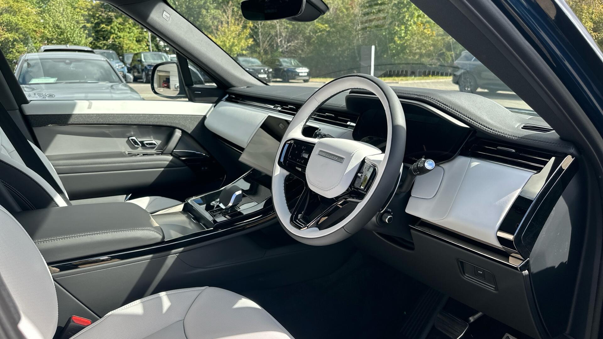 Land Rover Range Rover Sport view 9