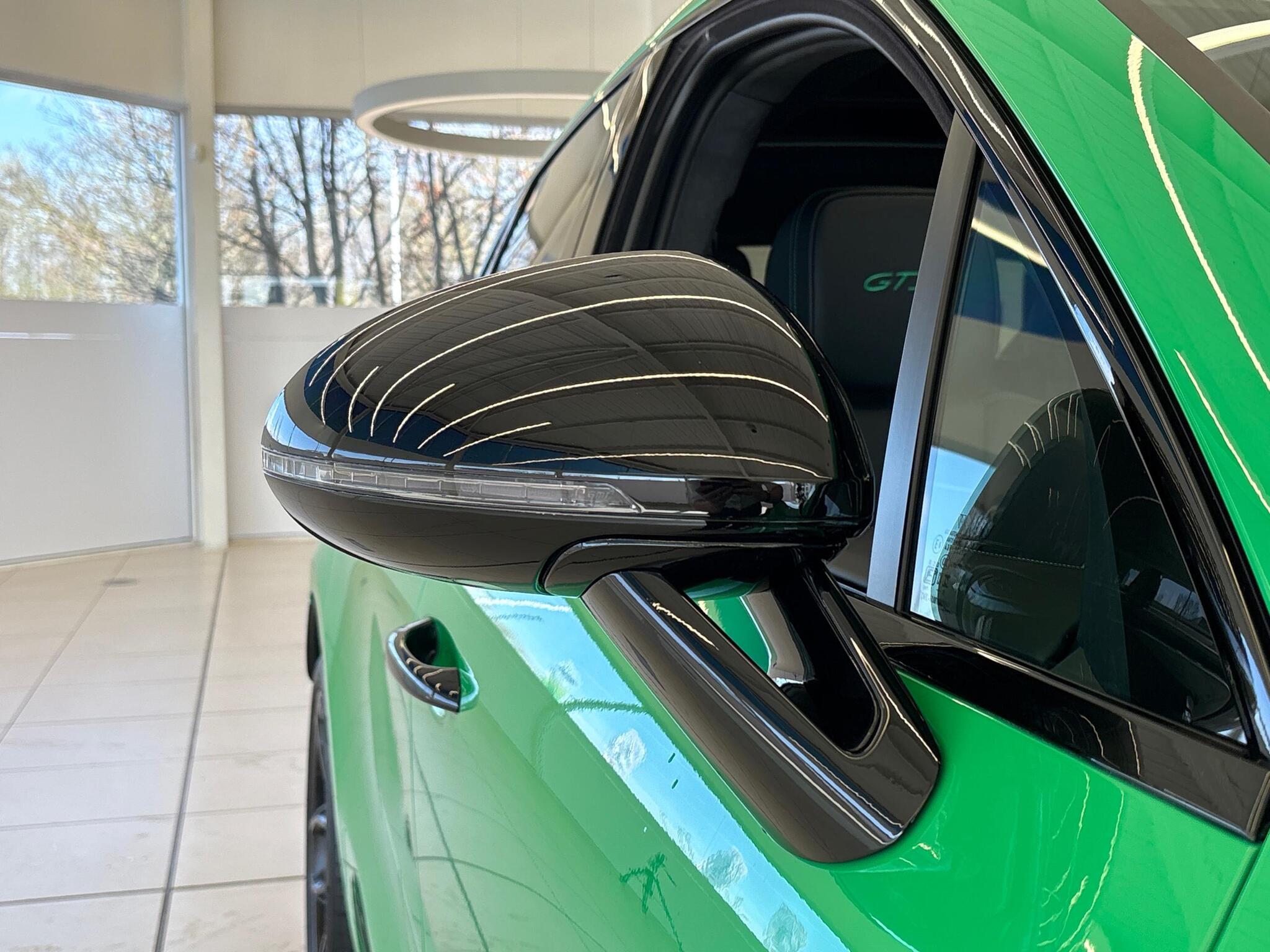Porsche Macan view 22