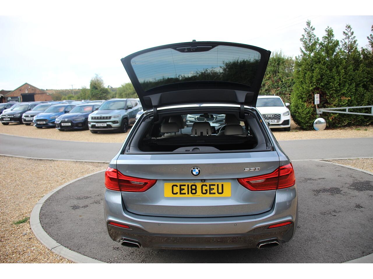 BMW 5 Series view 39