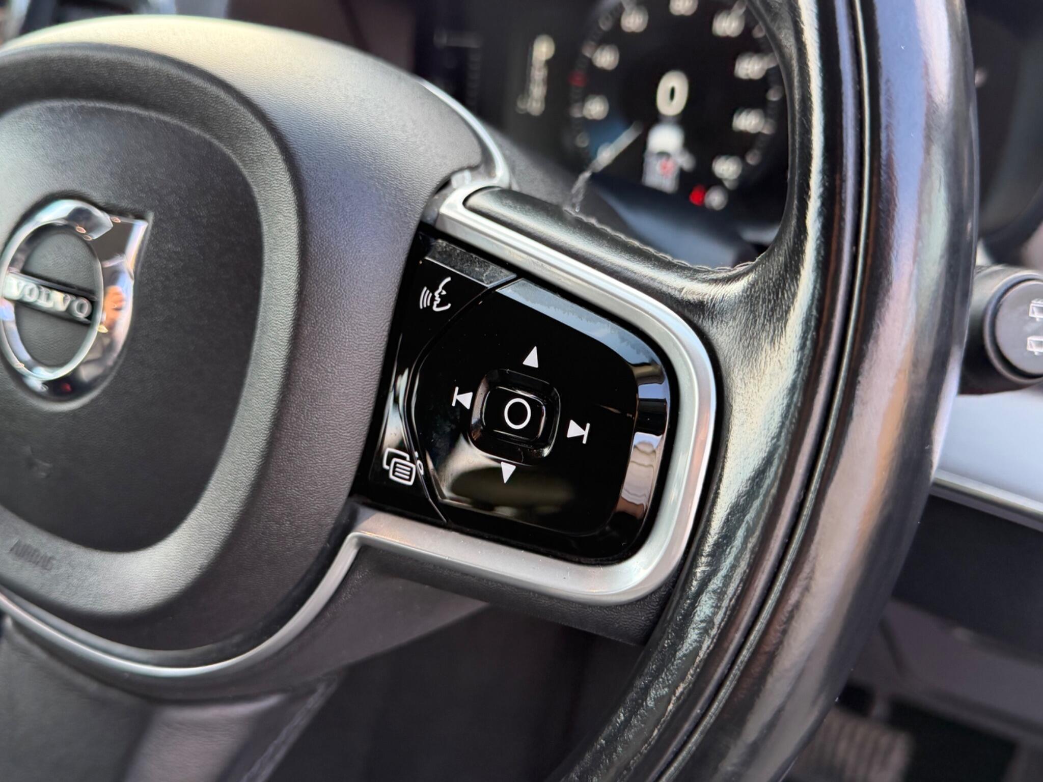 Volvo XC90 view 24