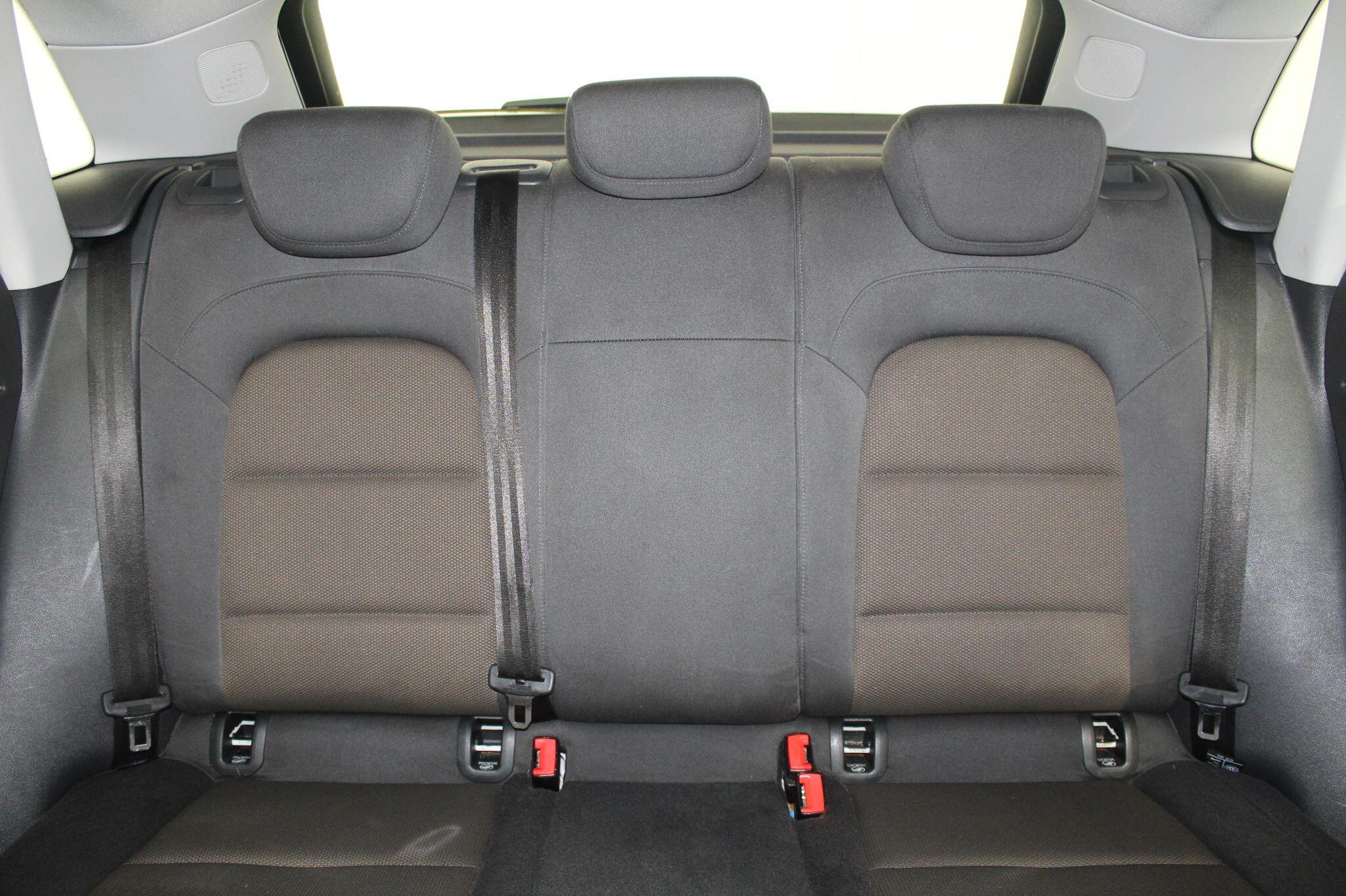 Audi Q3 view 47