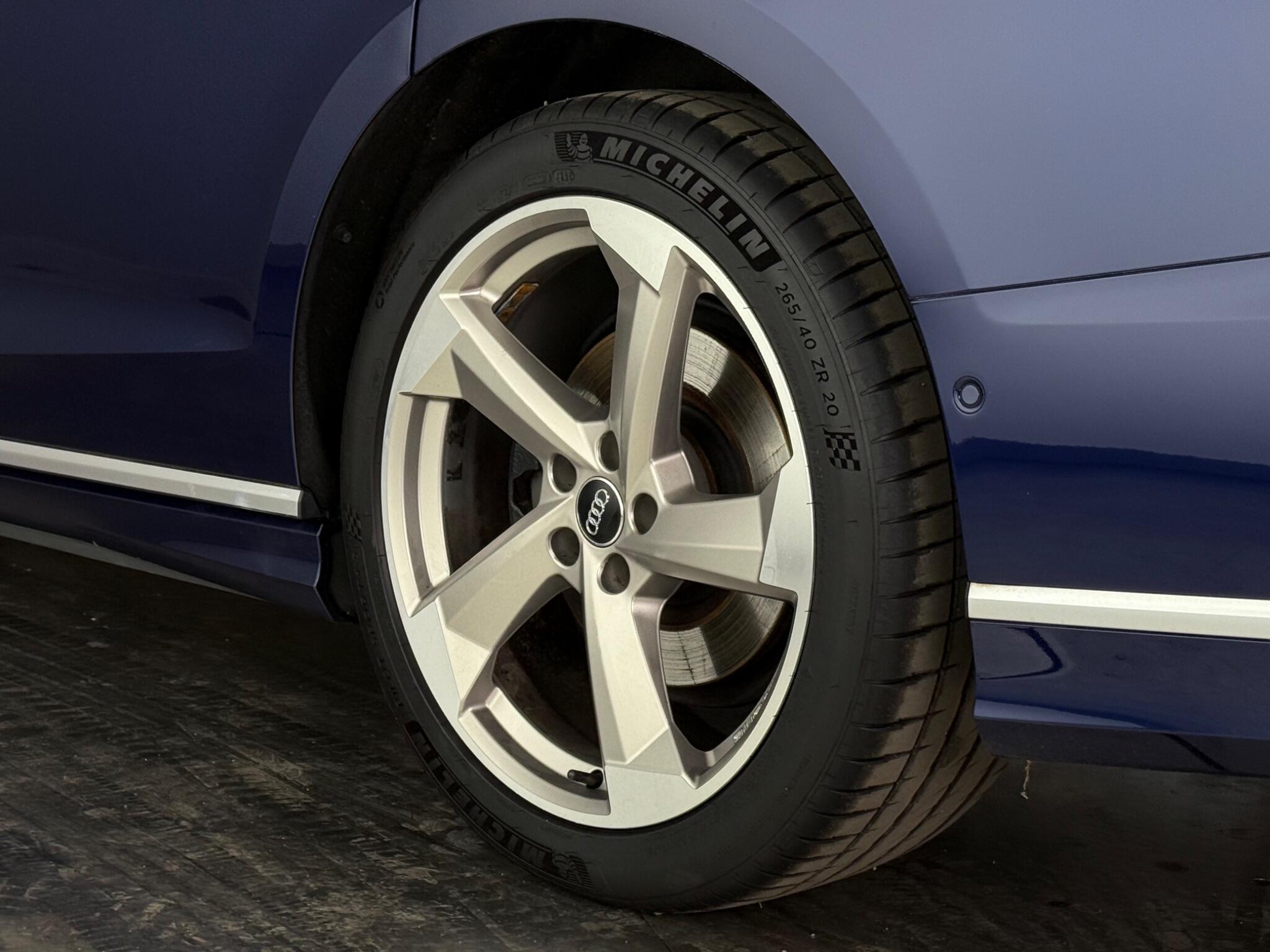 Audi A8 view 9