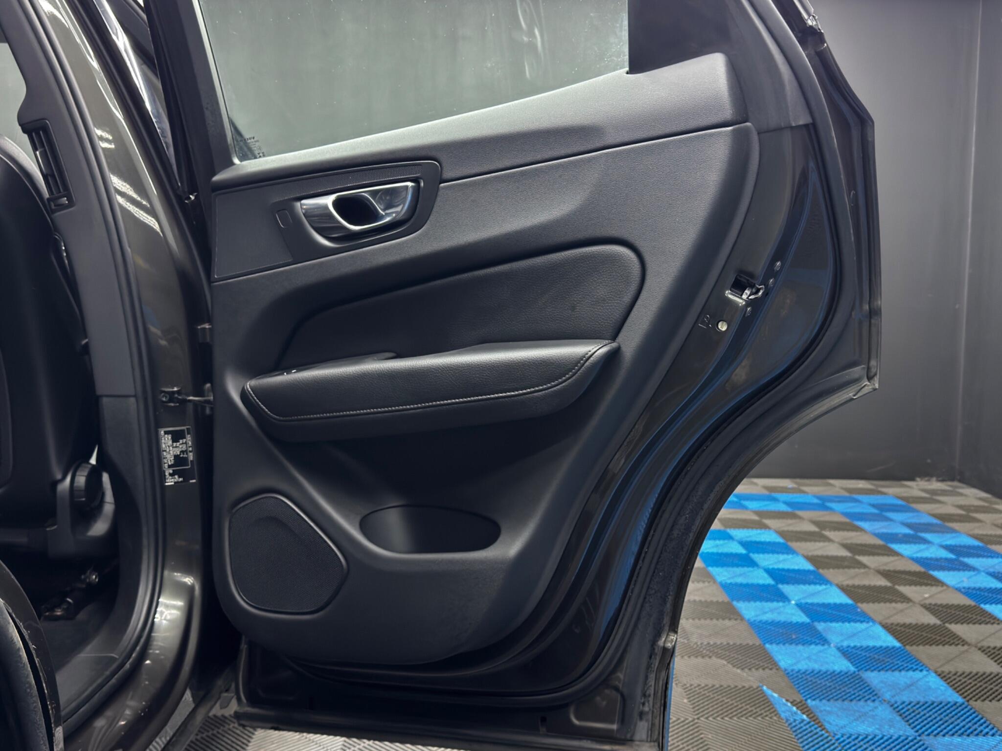 Volvo XC60 view 42