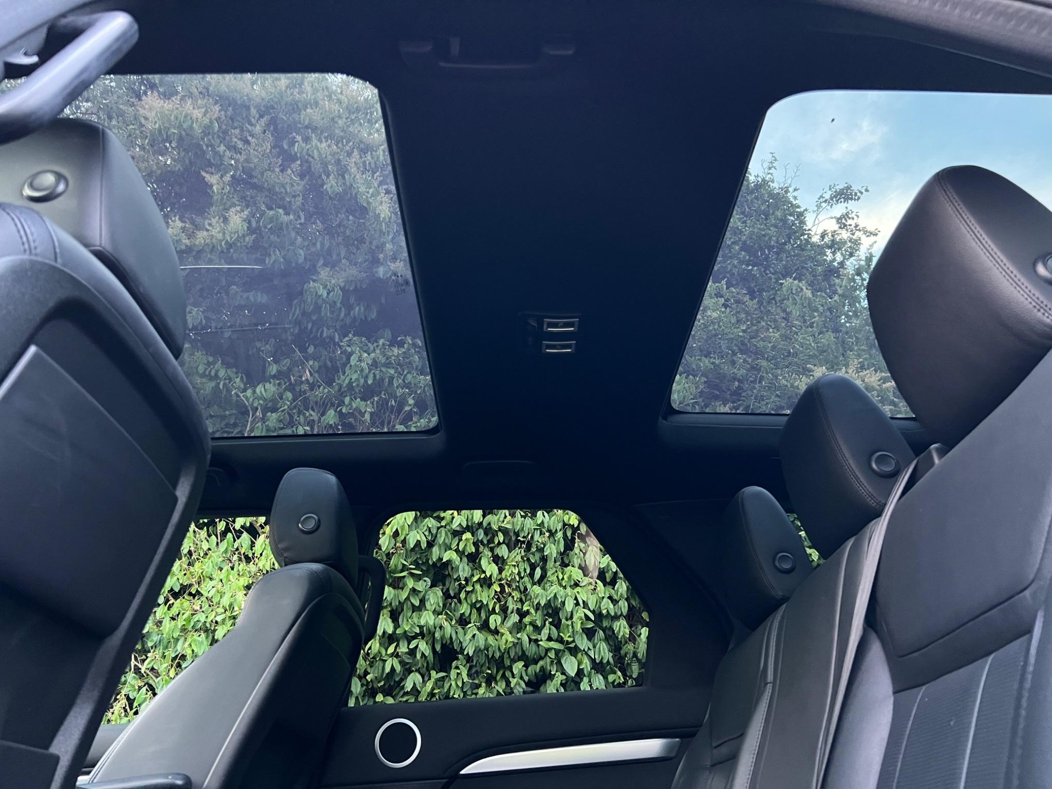 Land Rover Discovery view 14