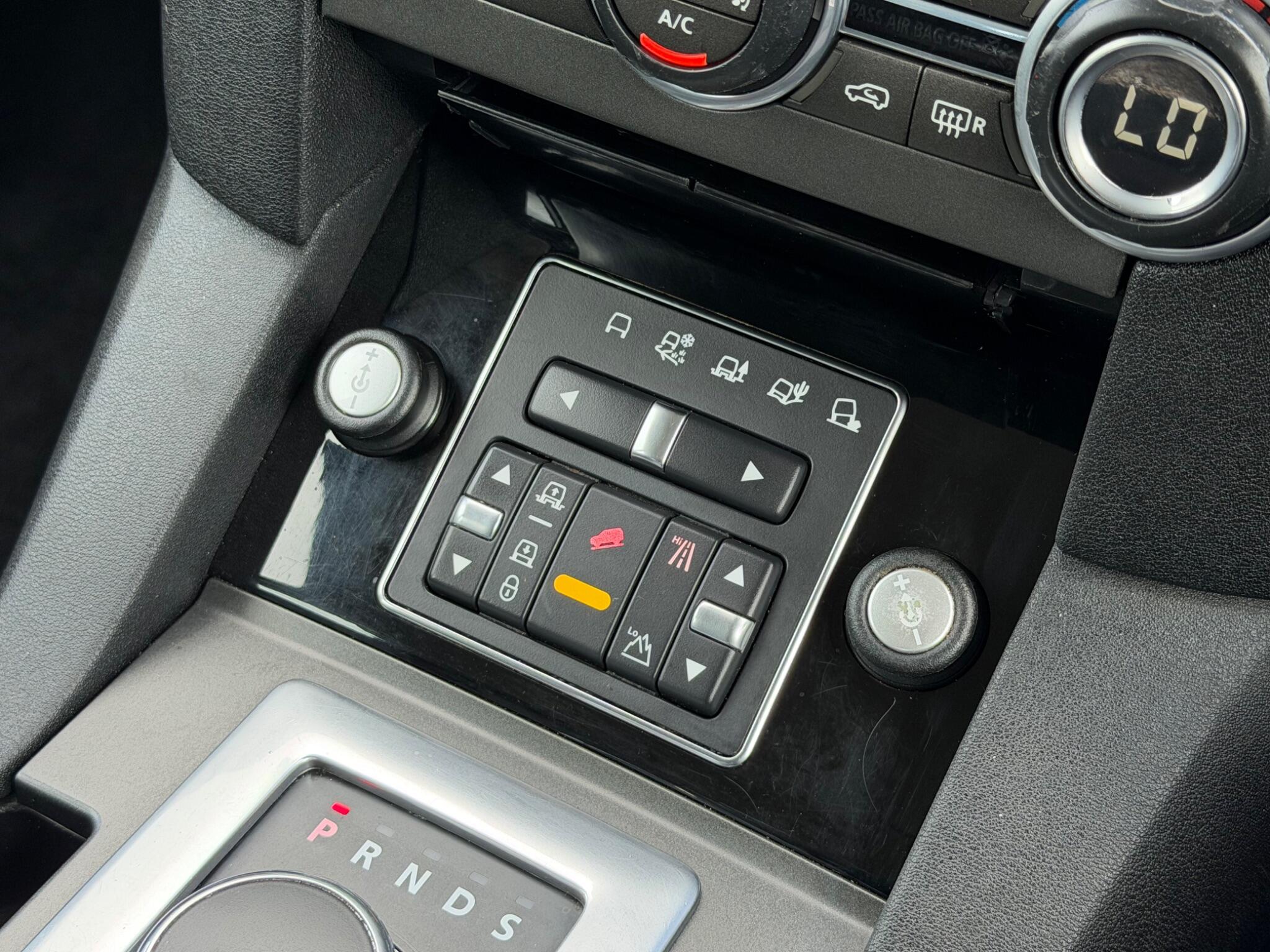 Land Rover Discovery view 34