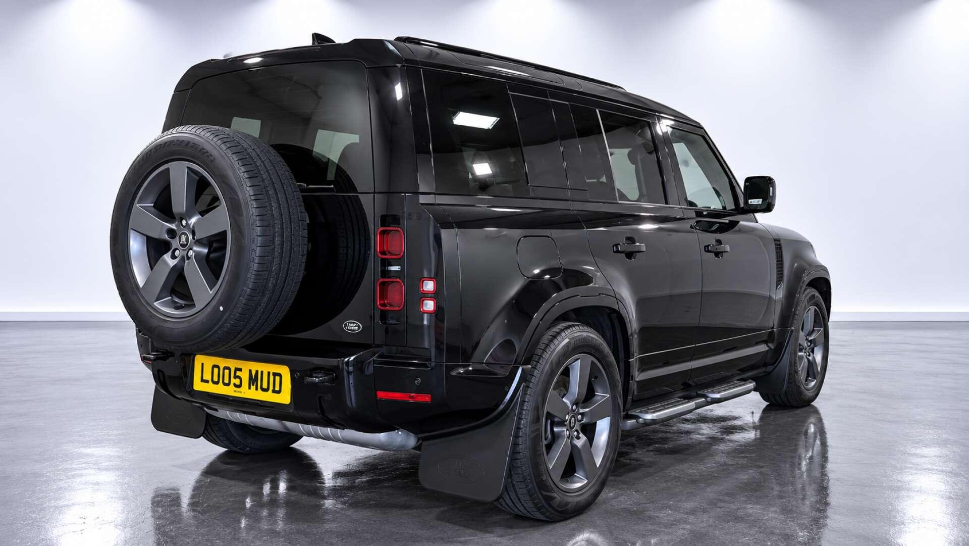 Land Rover Defender view 4