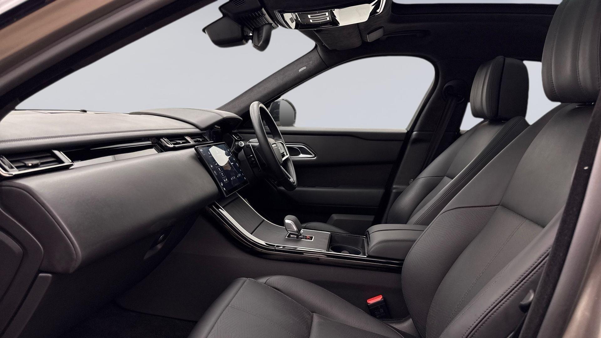 Land Rover Range Rover Velar view 3