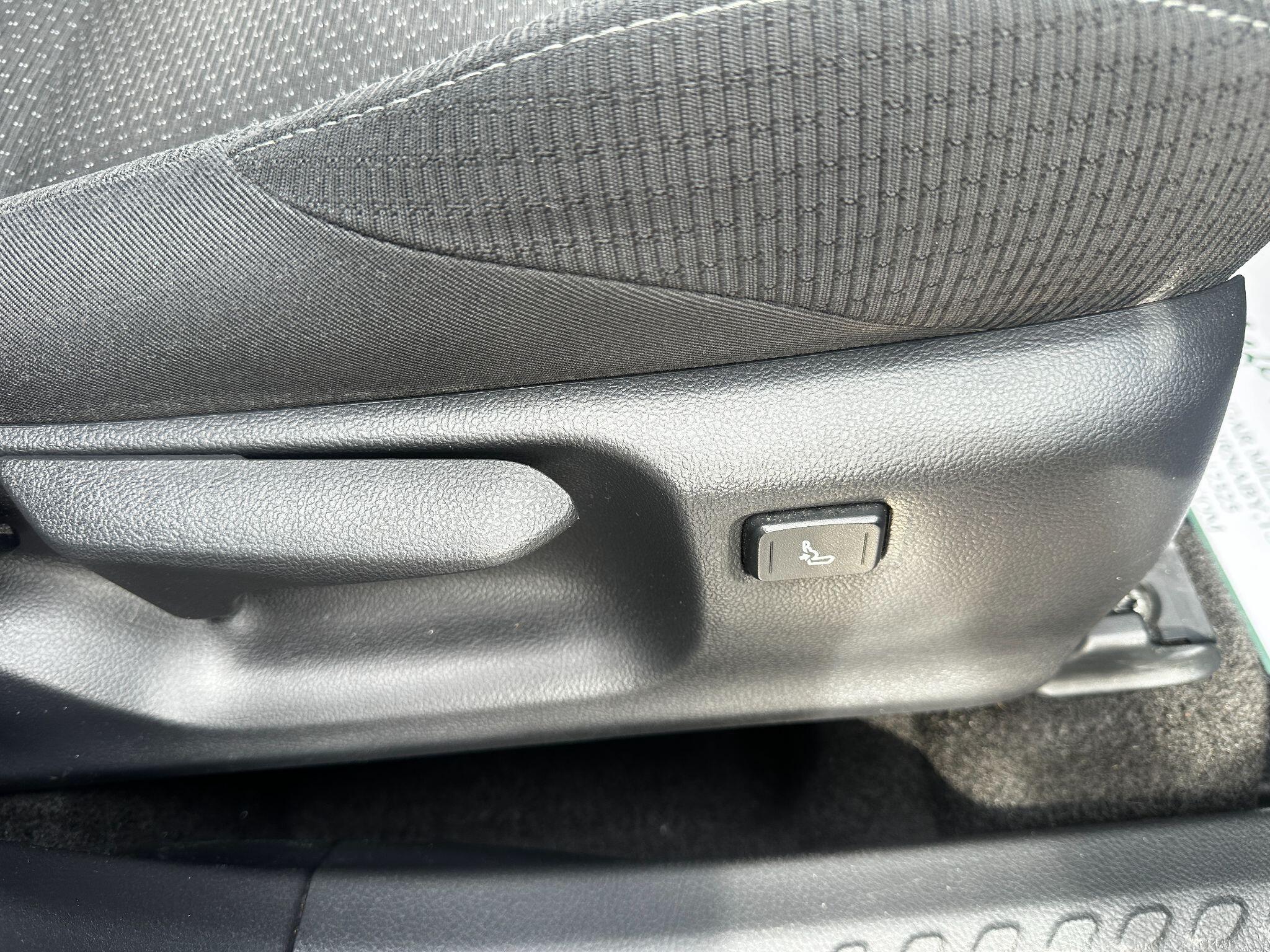 Toyota C-HR view 22