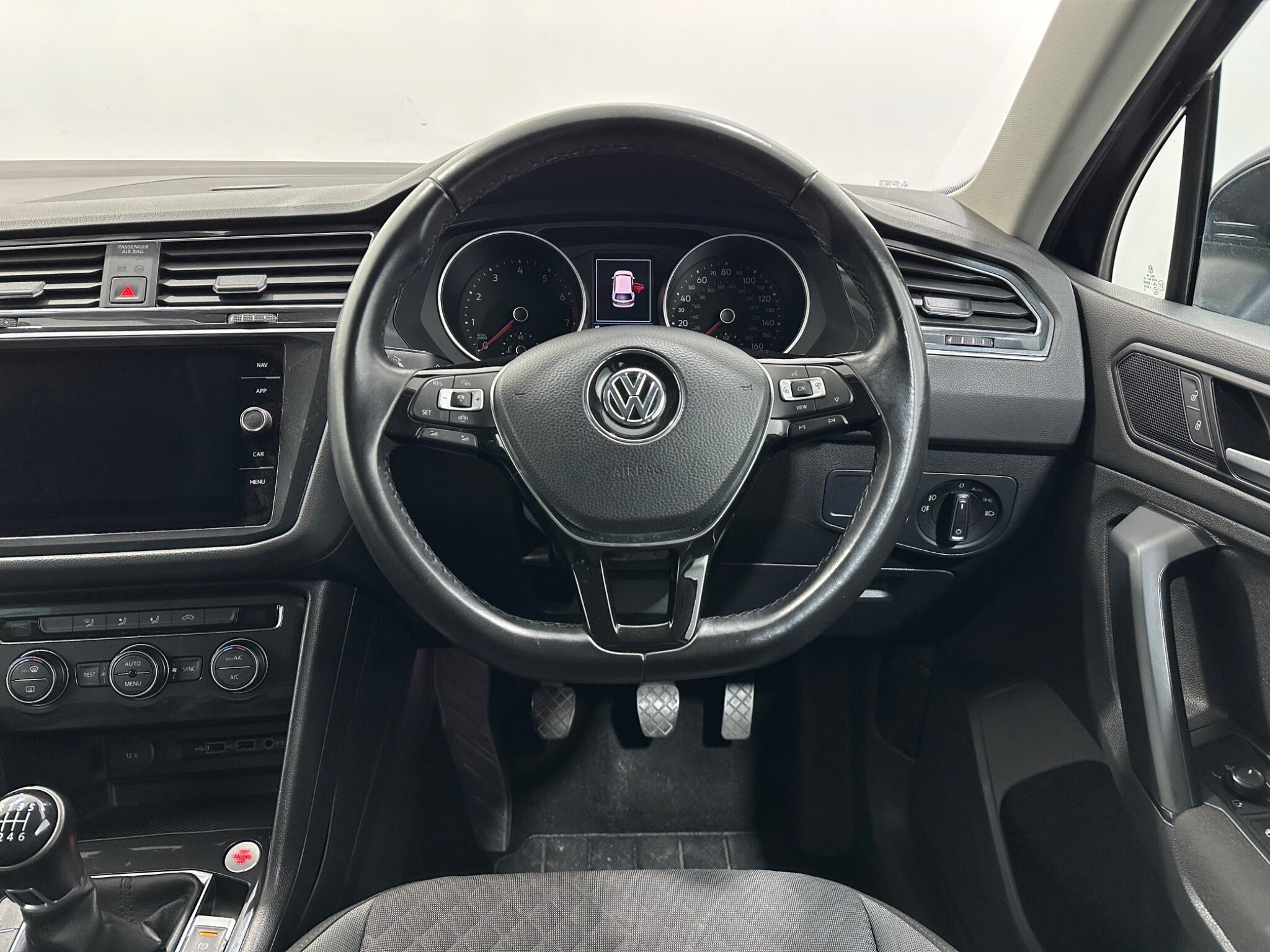 Volkswagen Tiguan view 13