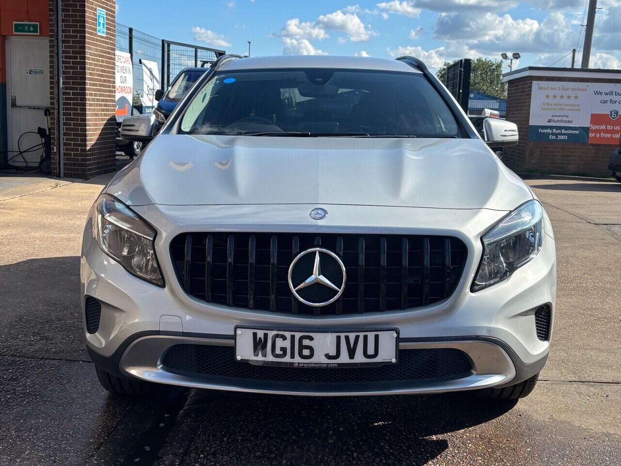 Mercedes-Benz Gla view 2