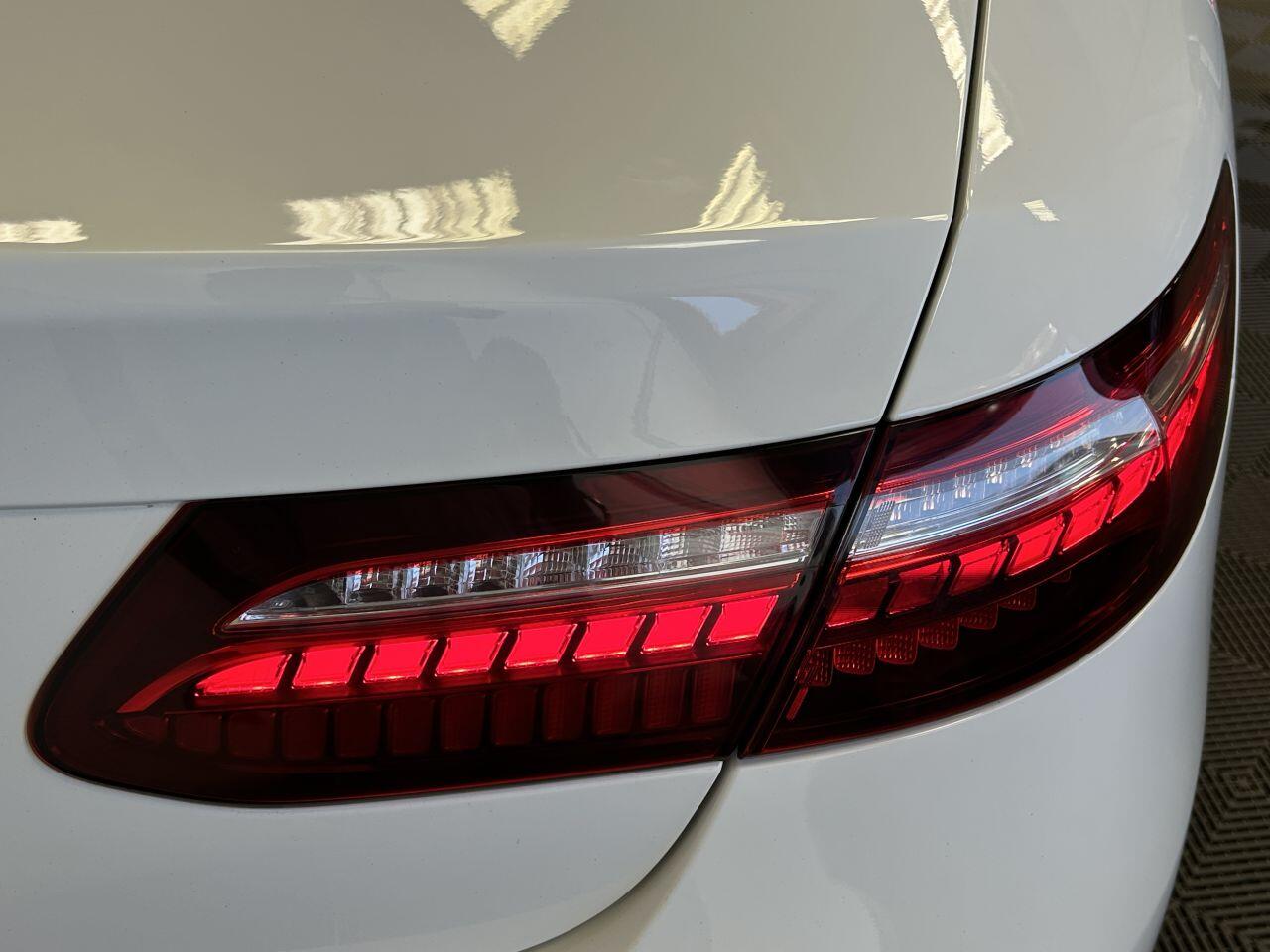 Mercedes-Benz E Class view 24