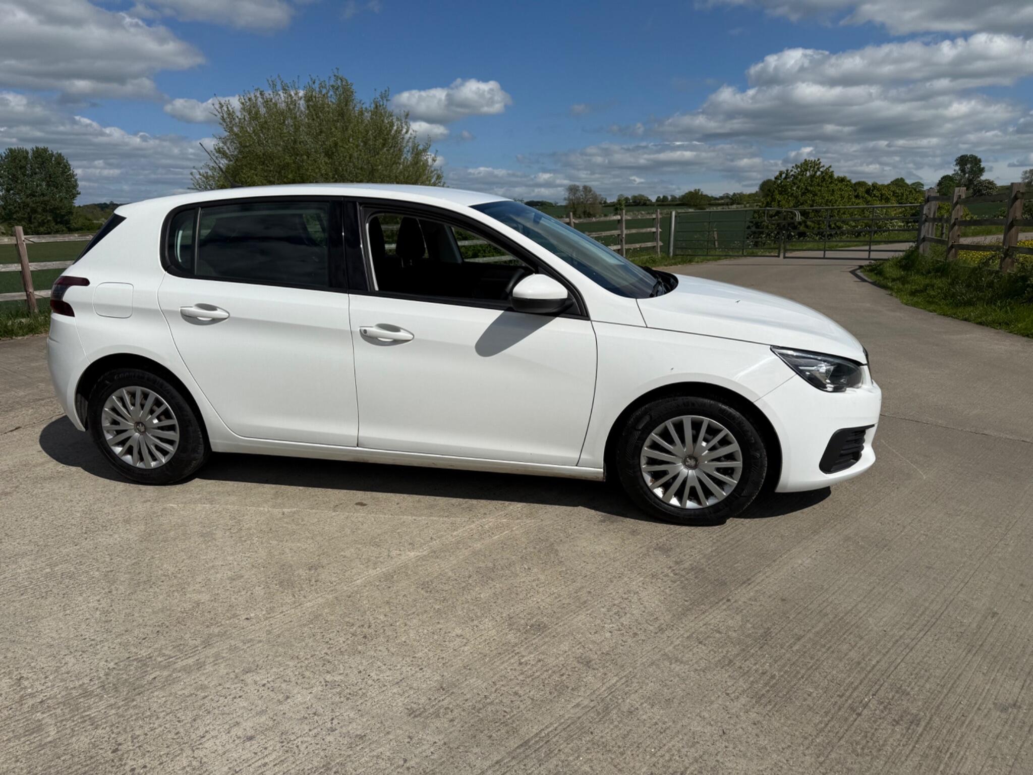 Peugeot 308 1.2 PureTech Access Euro 6 (s/s) 5dr — photo 21 of 100