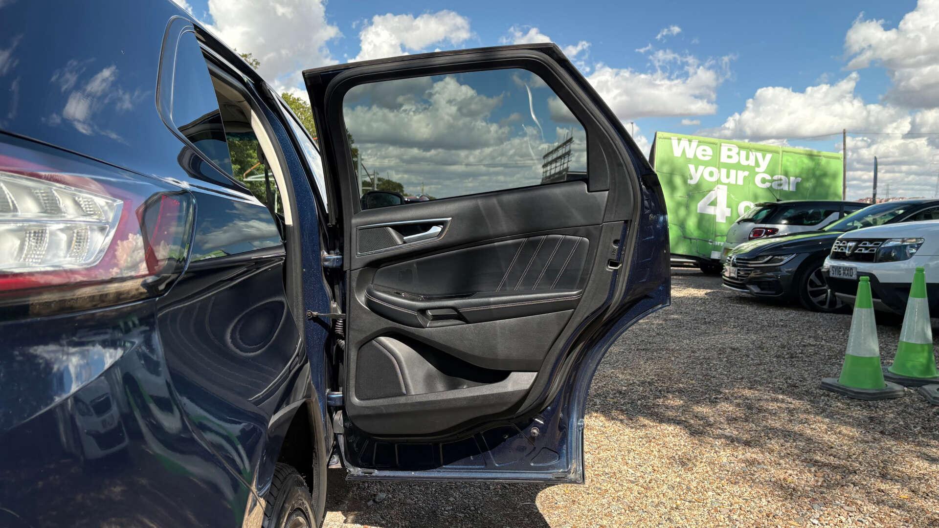 Ford Edge view 51