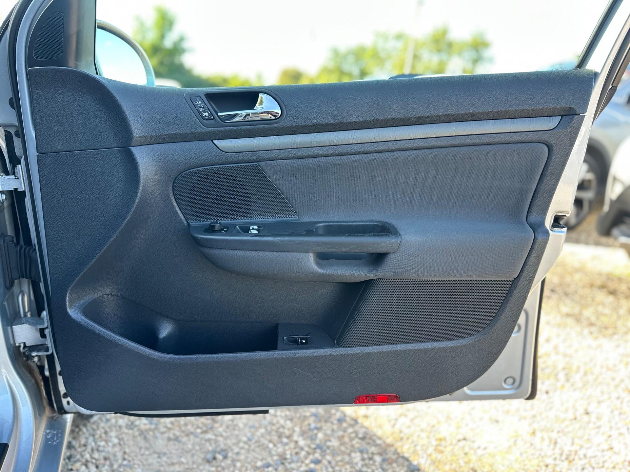 Volkswagen Golf view 42