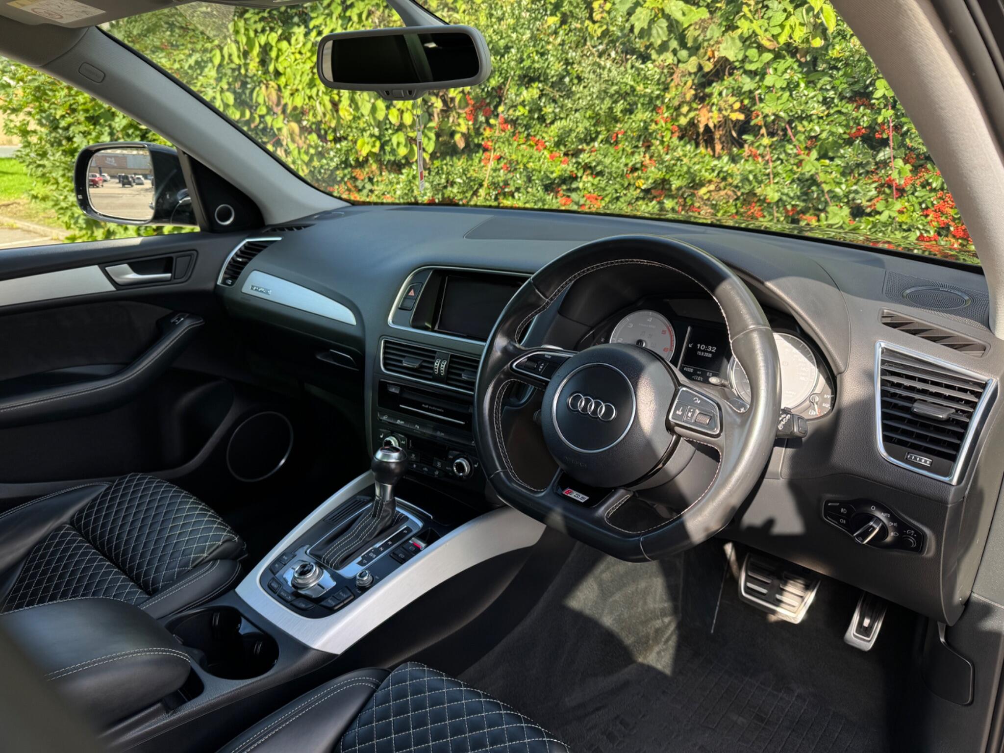 Audi SQ5 view 17