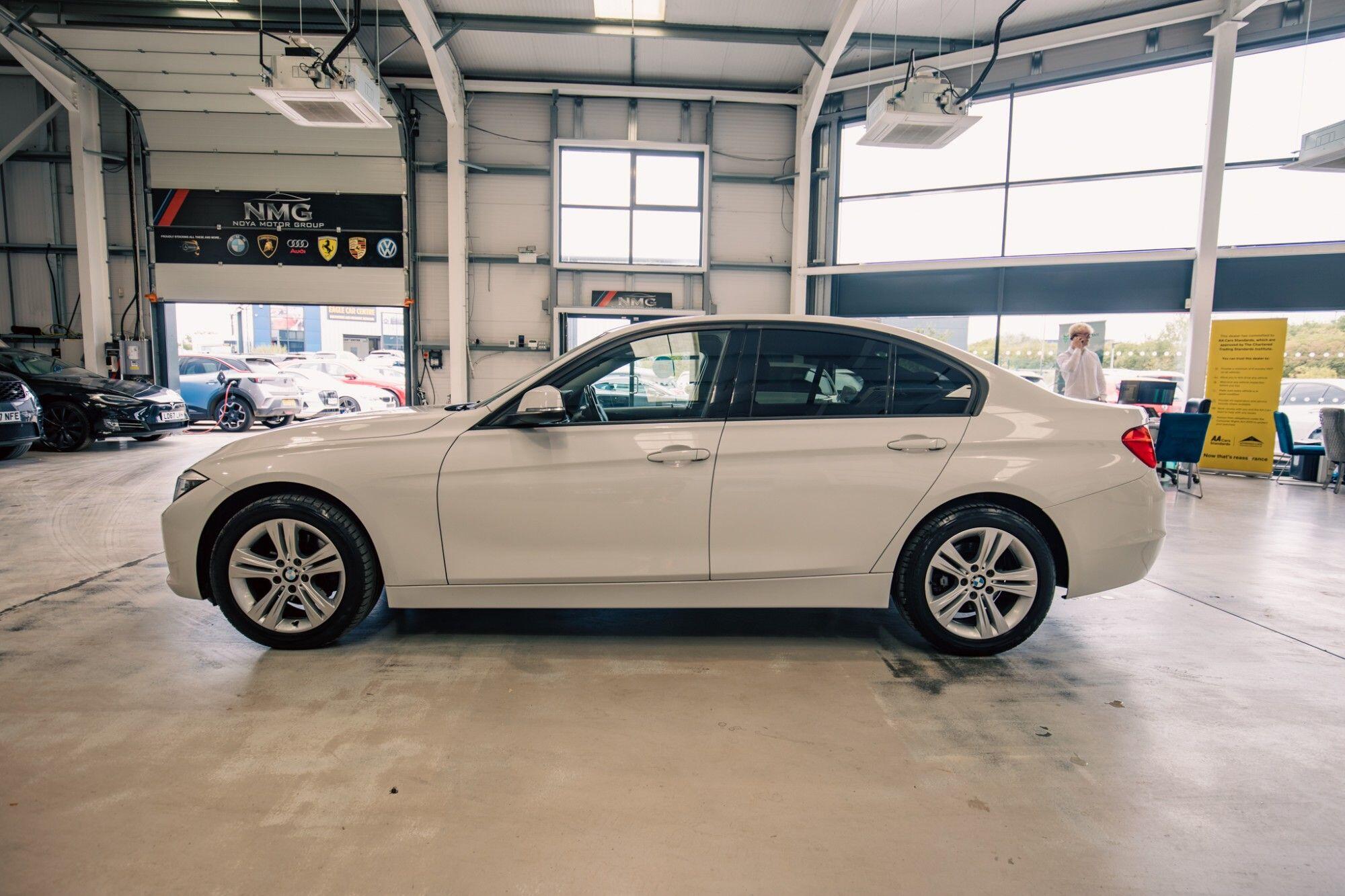 BMW 3 Series view 26