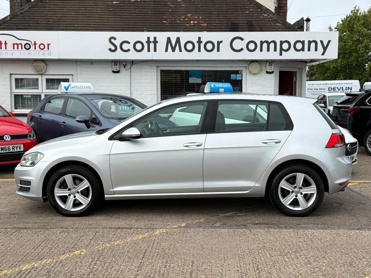 Volkswagen Golf view 8