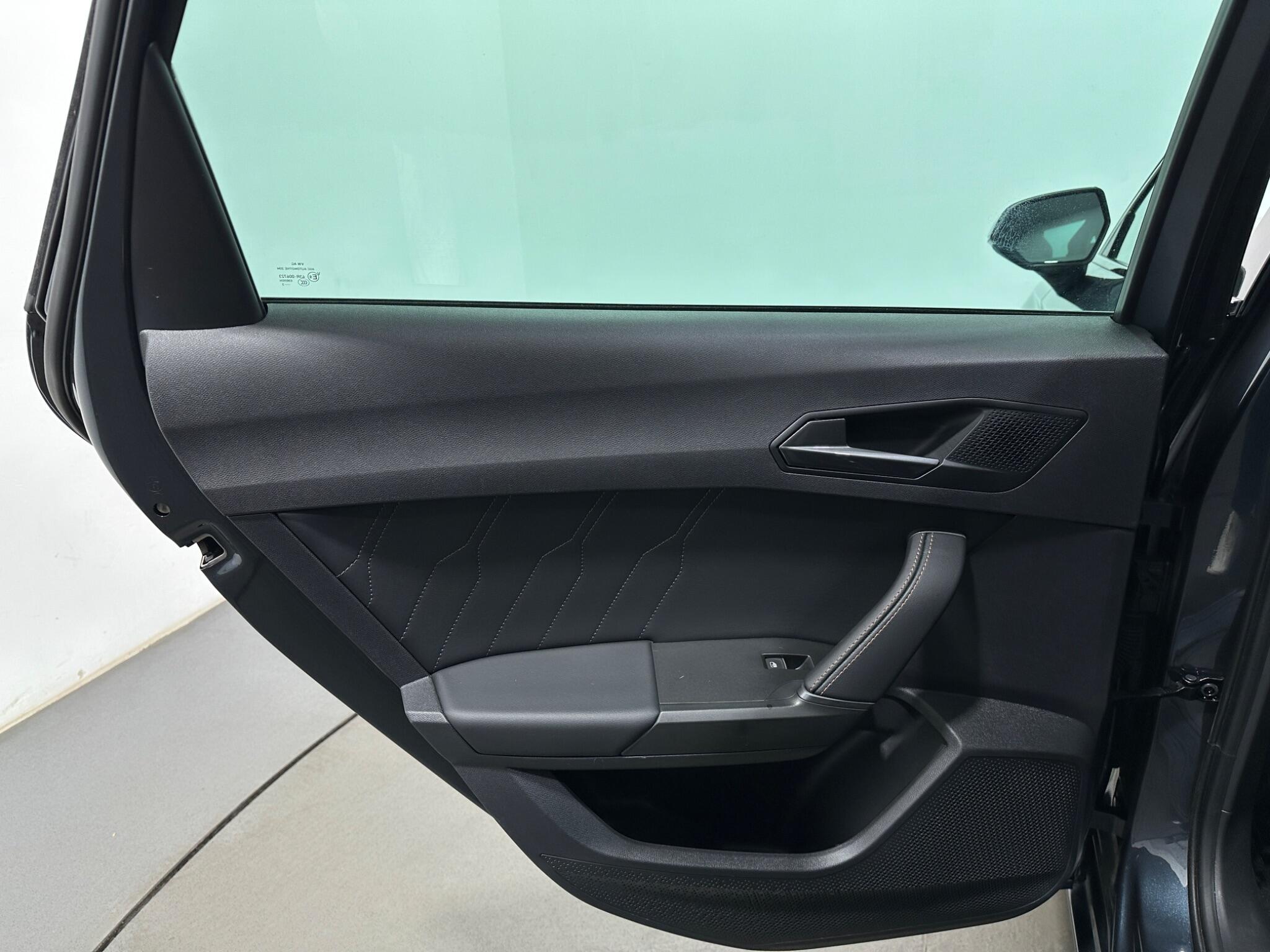 Cupra CUPRA Leon view 40