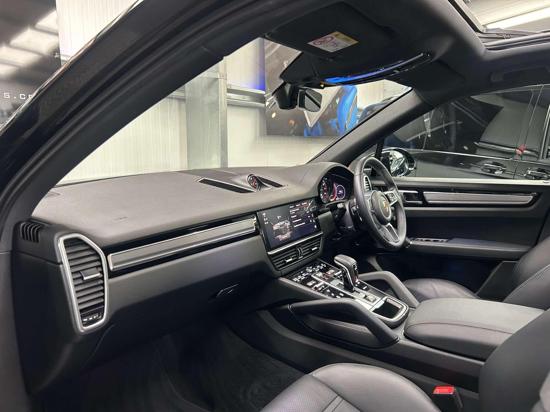 Porsche Cayenne view 41