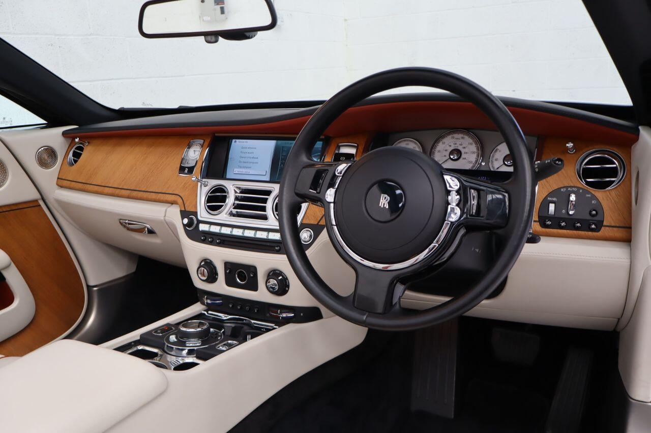 Rolls-Royce Dawn view 27