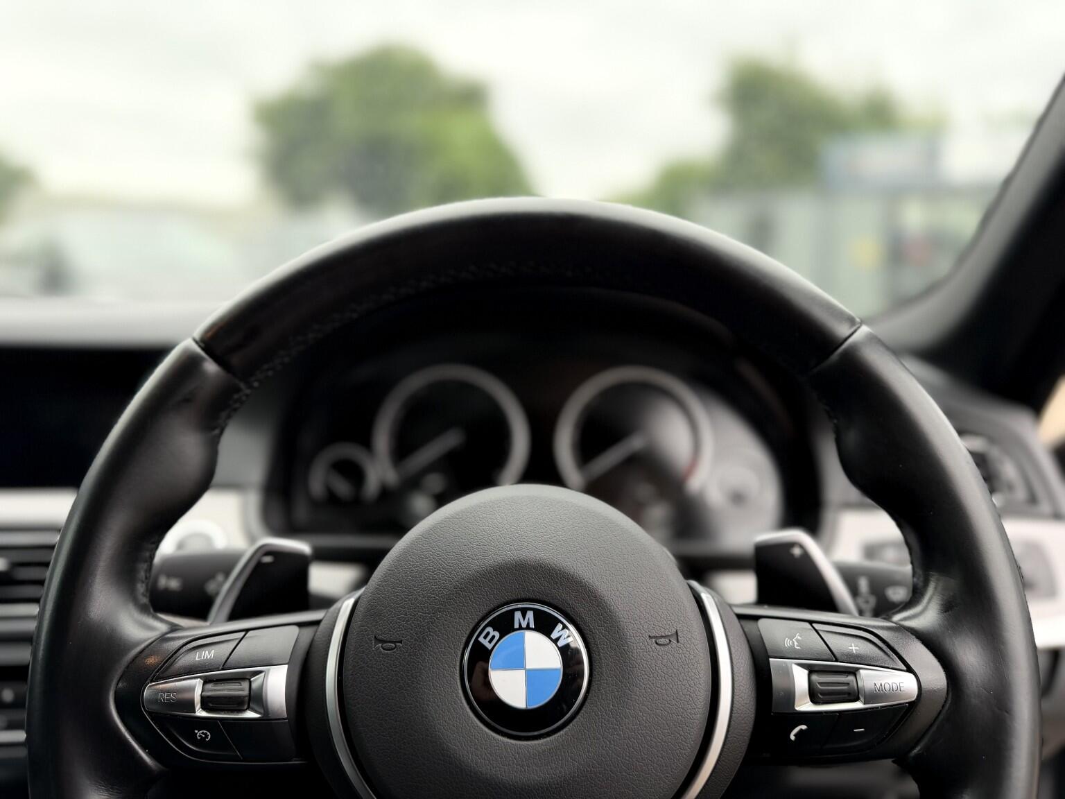BMW 5 Series view 18