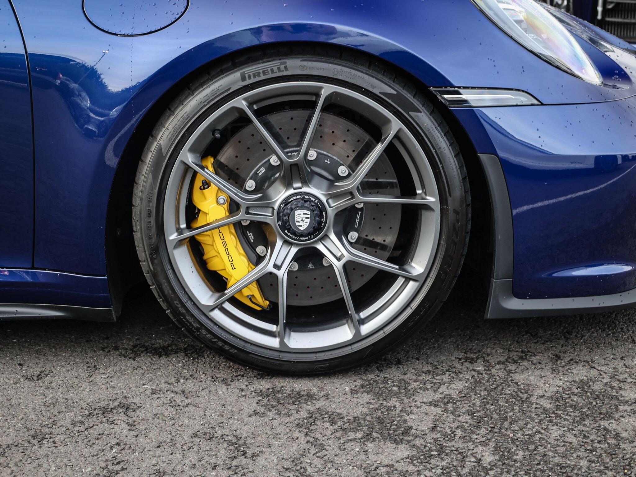 Porsche 911 view 36