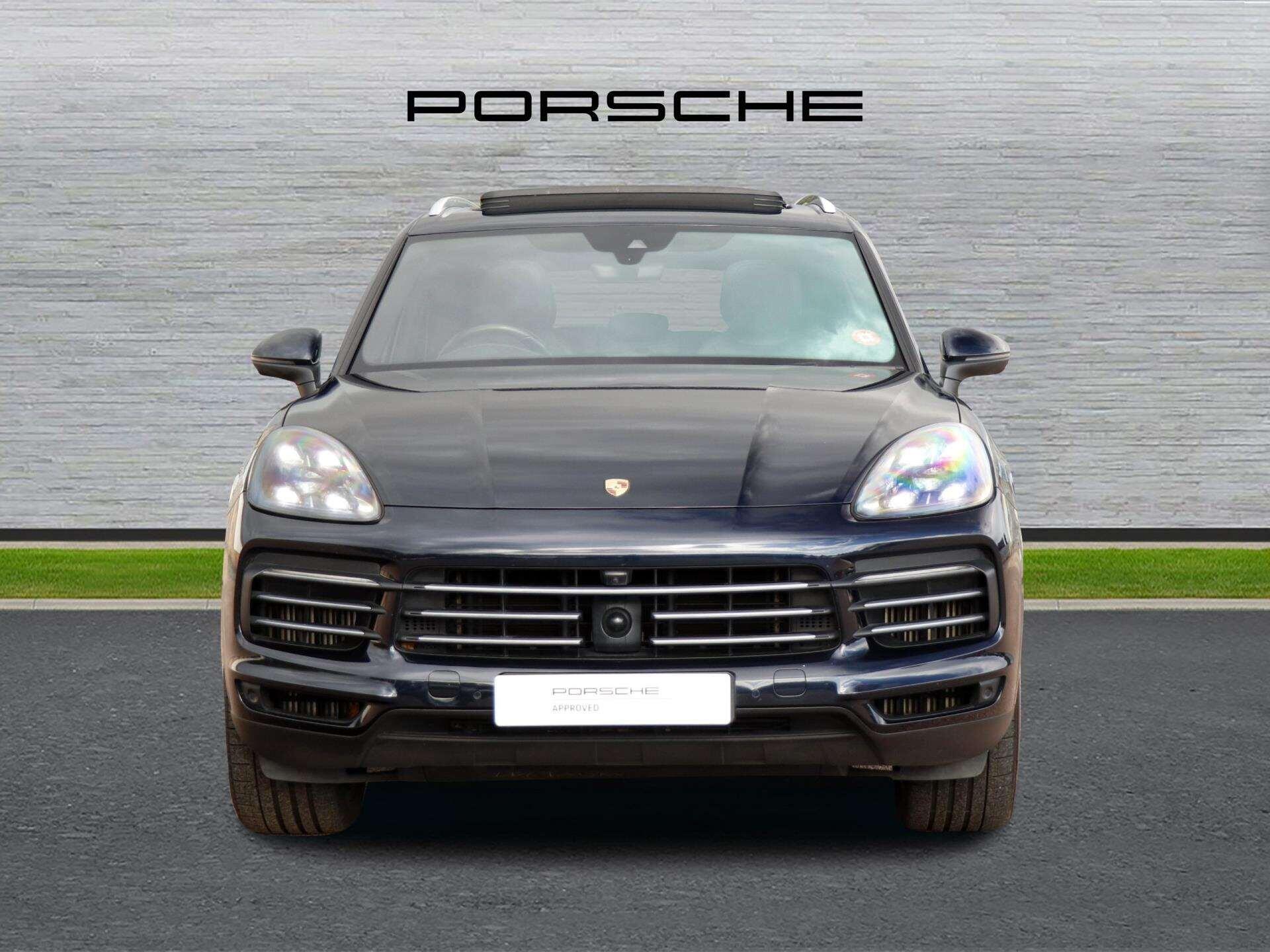 Porsche Cayenne view 8
