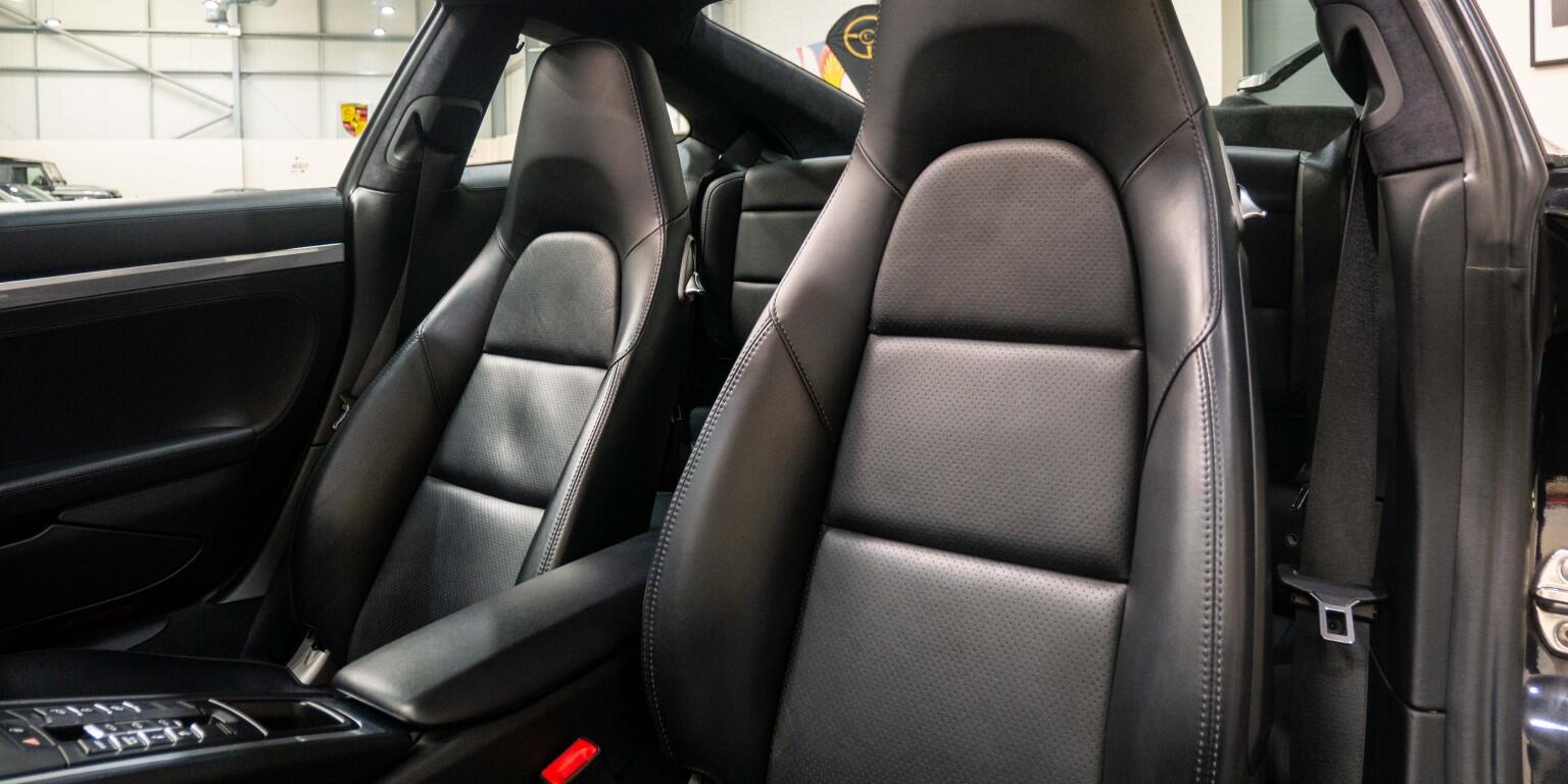 Porsche 911 view 19