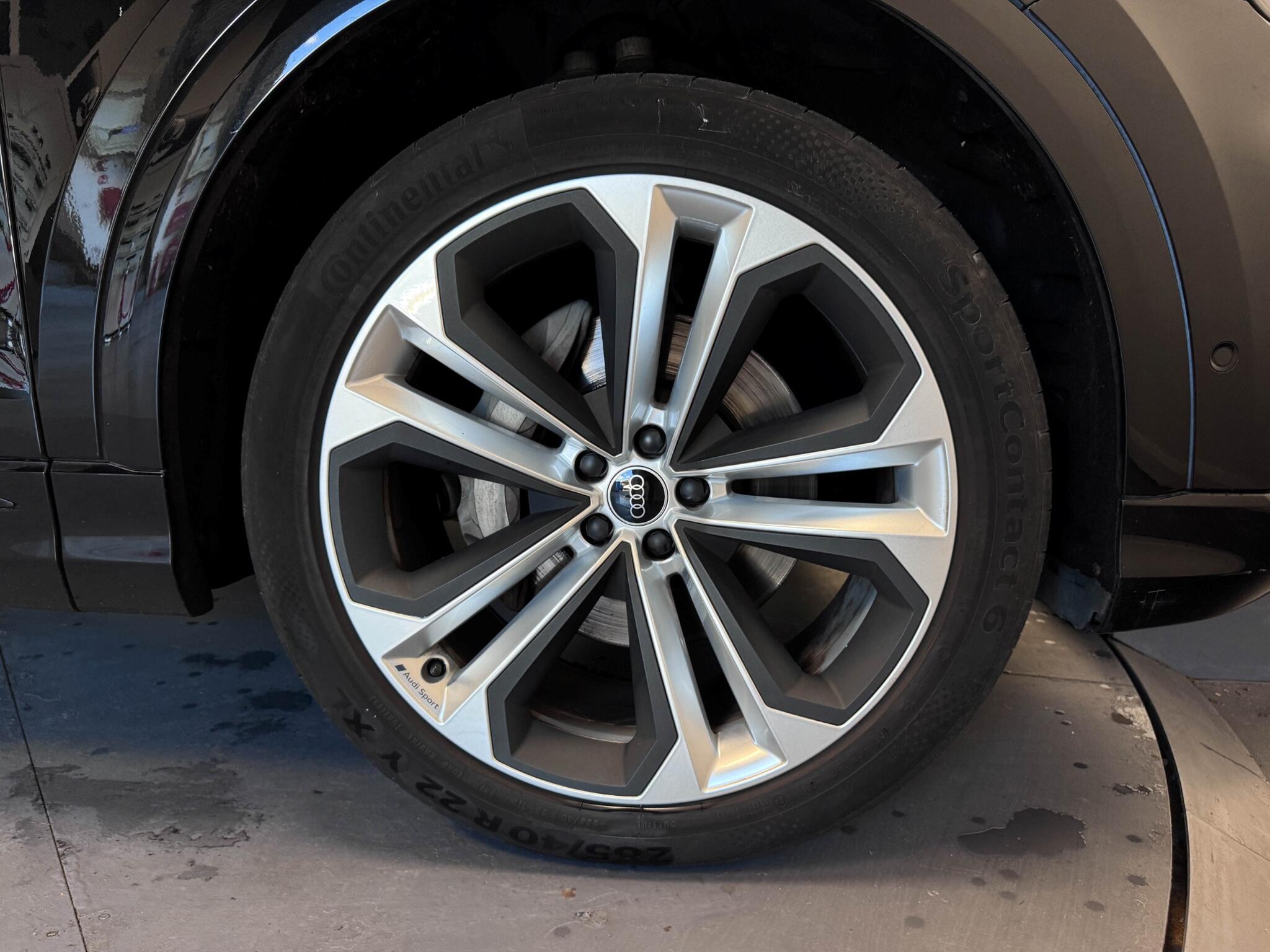 Audi Q8 view 68
