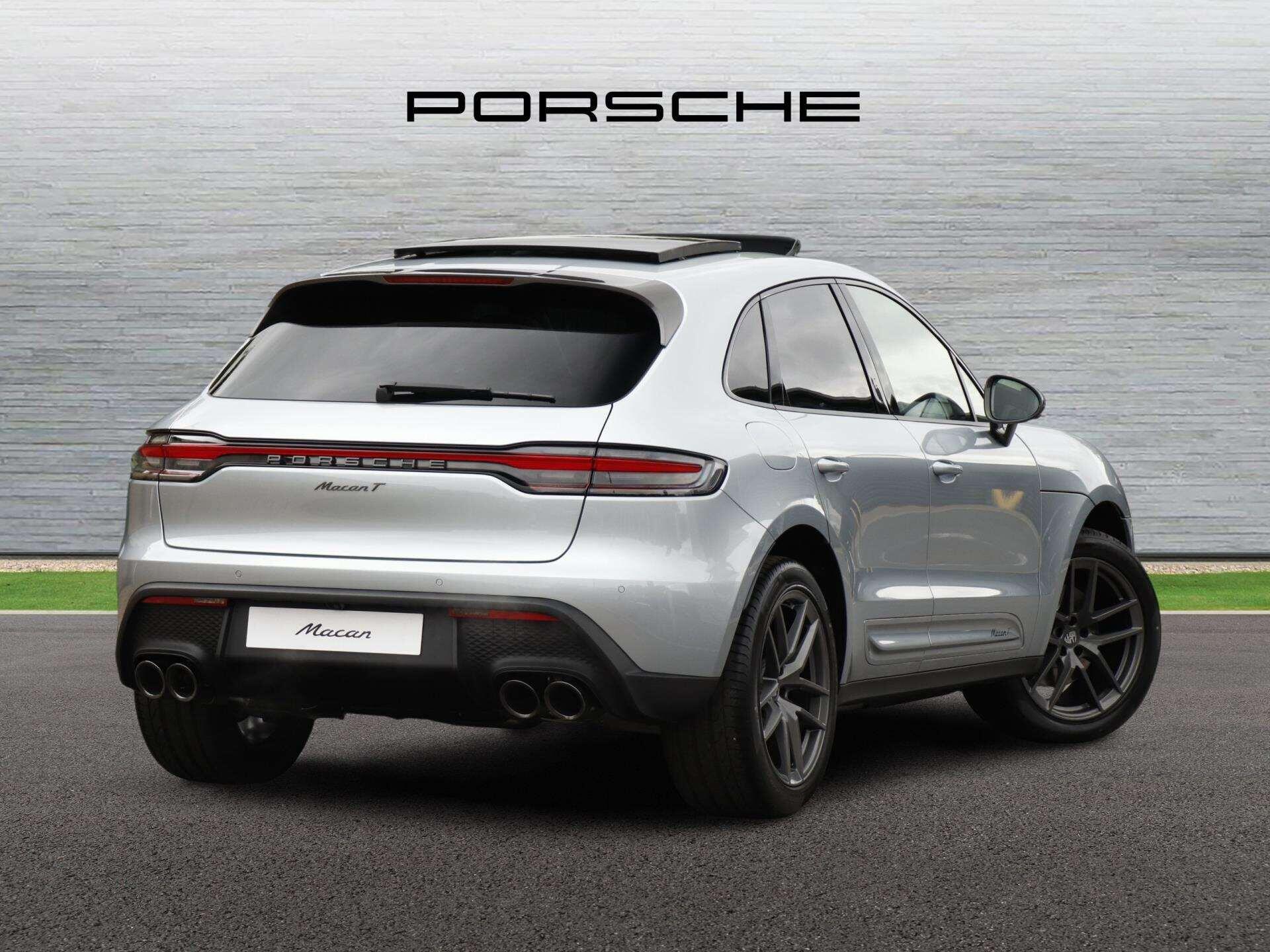 Porsche Macan view 3