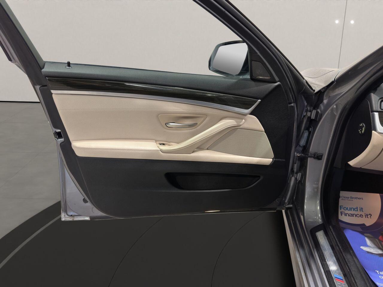 BMW 5 Series view 36