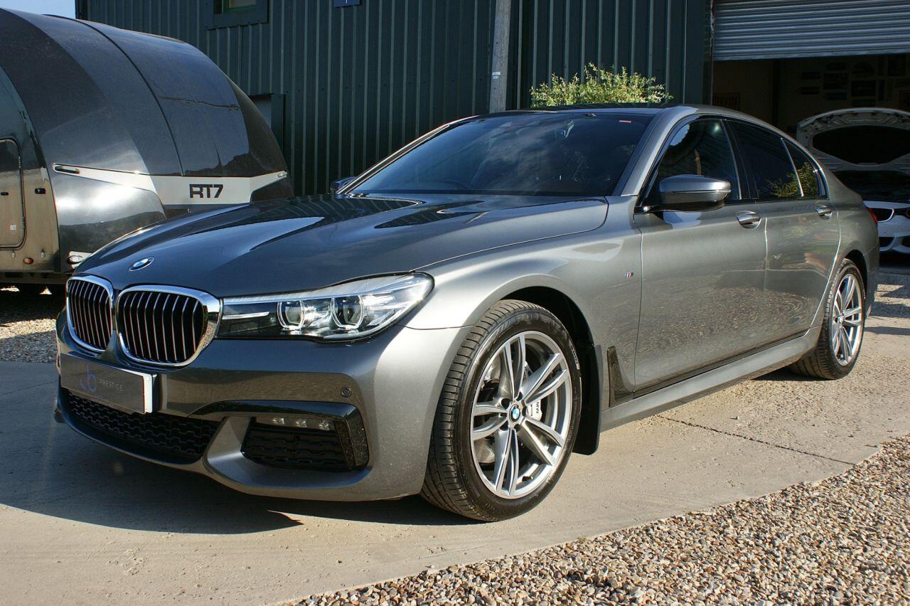 BMW 7 Series view 25