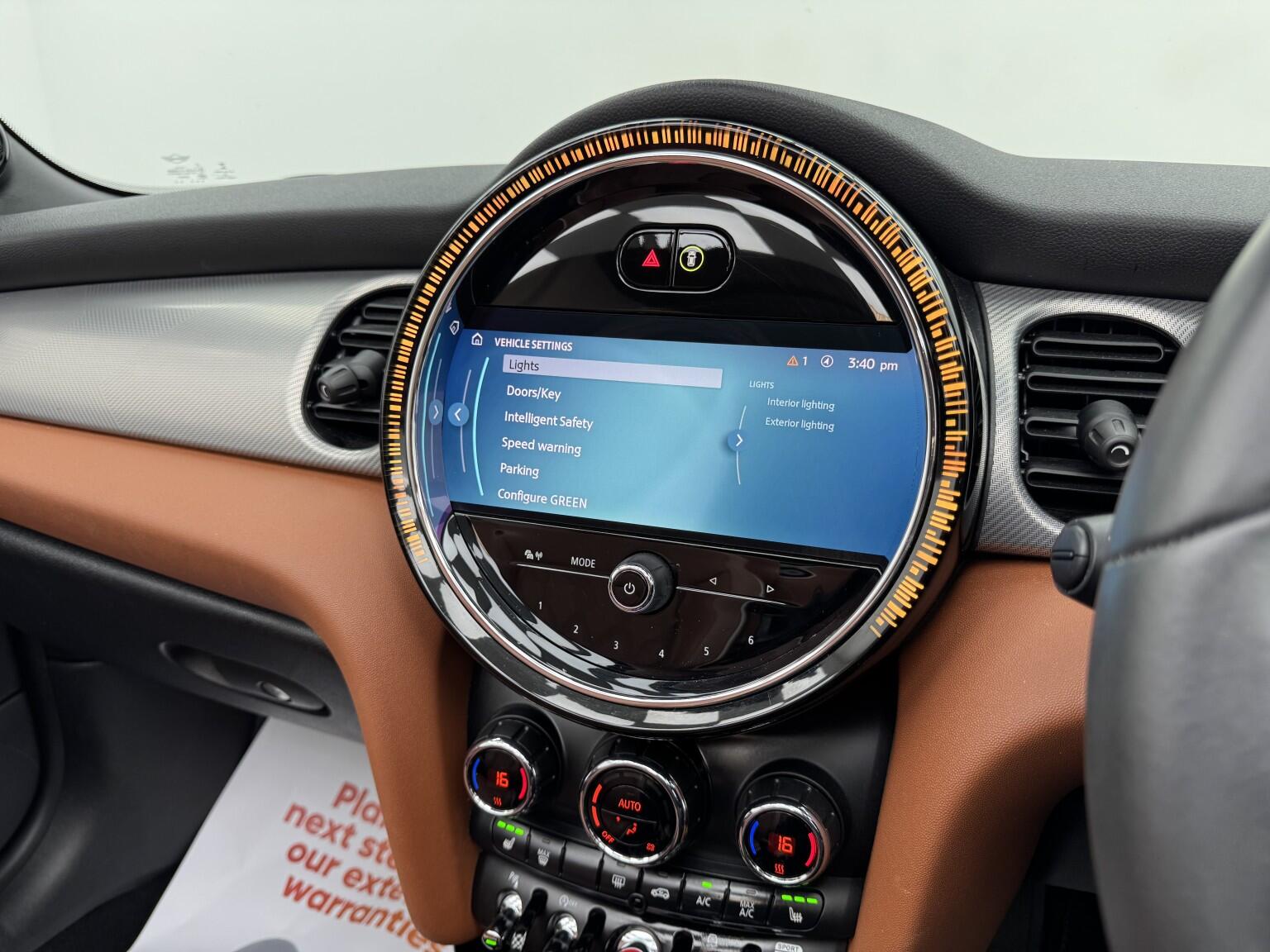 Mini Convertible view 40