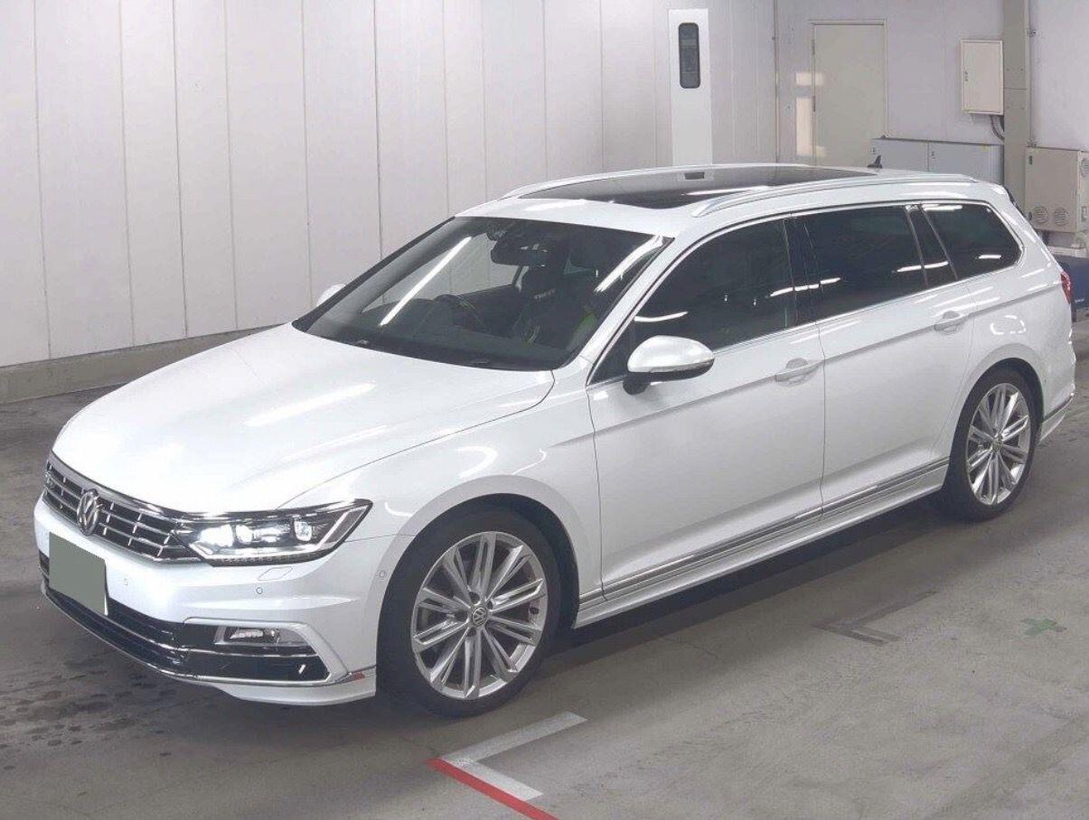 Volkswagen Passat view 2