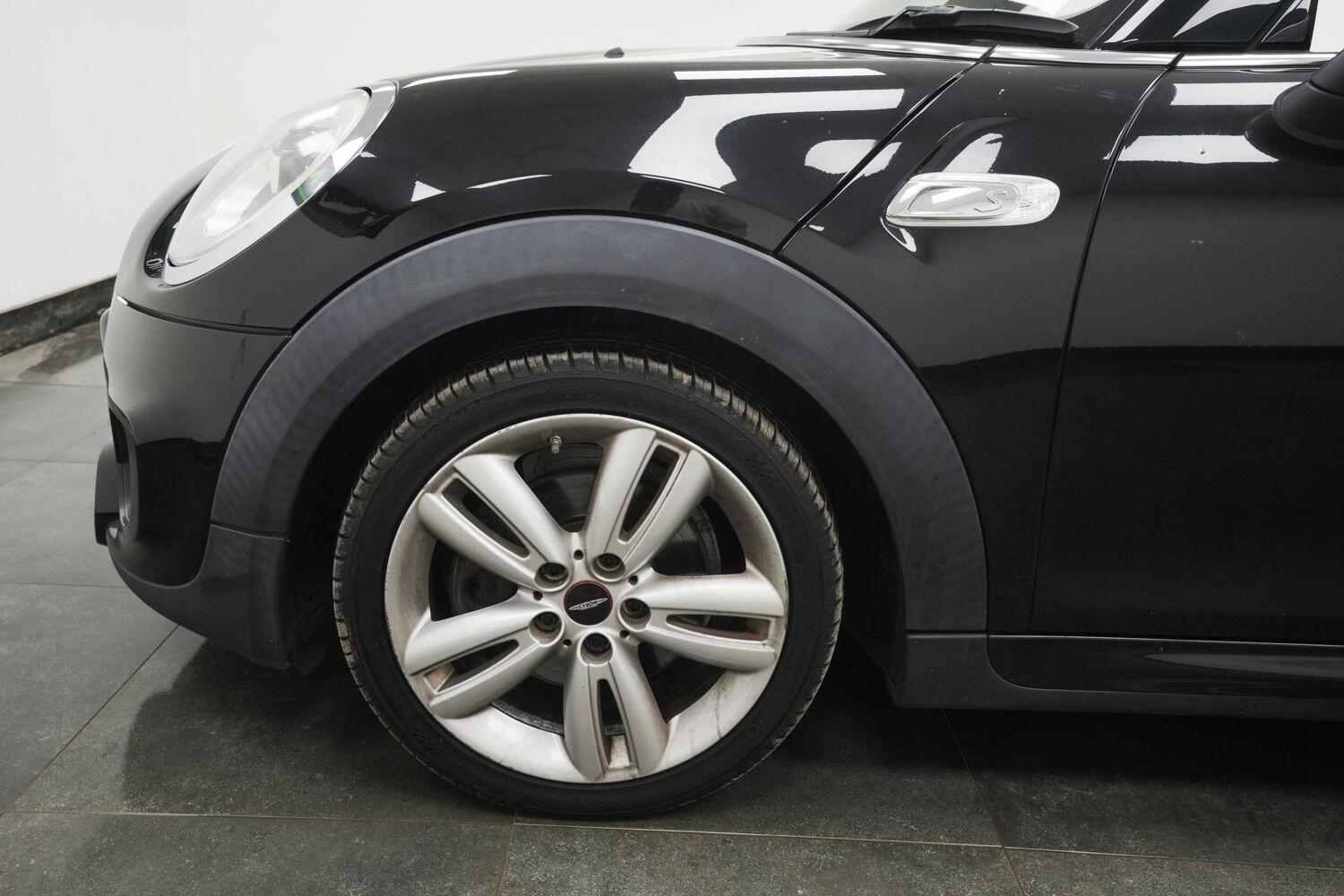 Mini Hatch view 5
