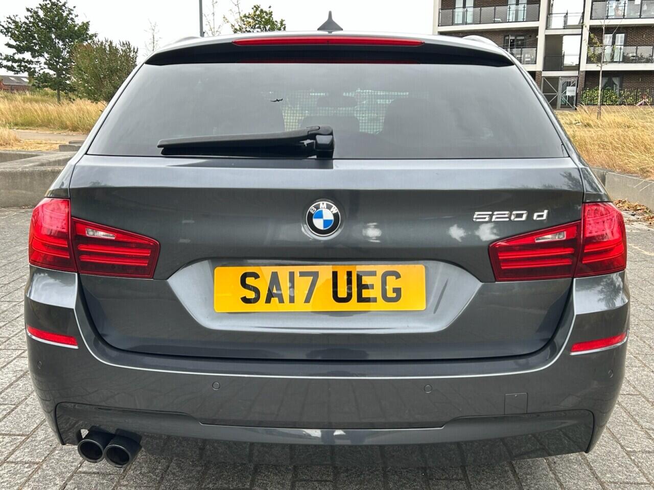 BMW 5 Series view 8