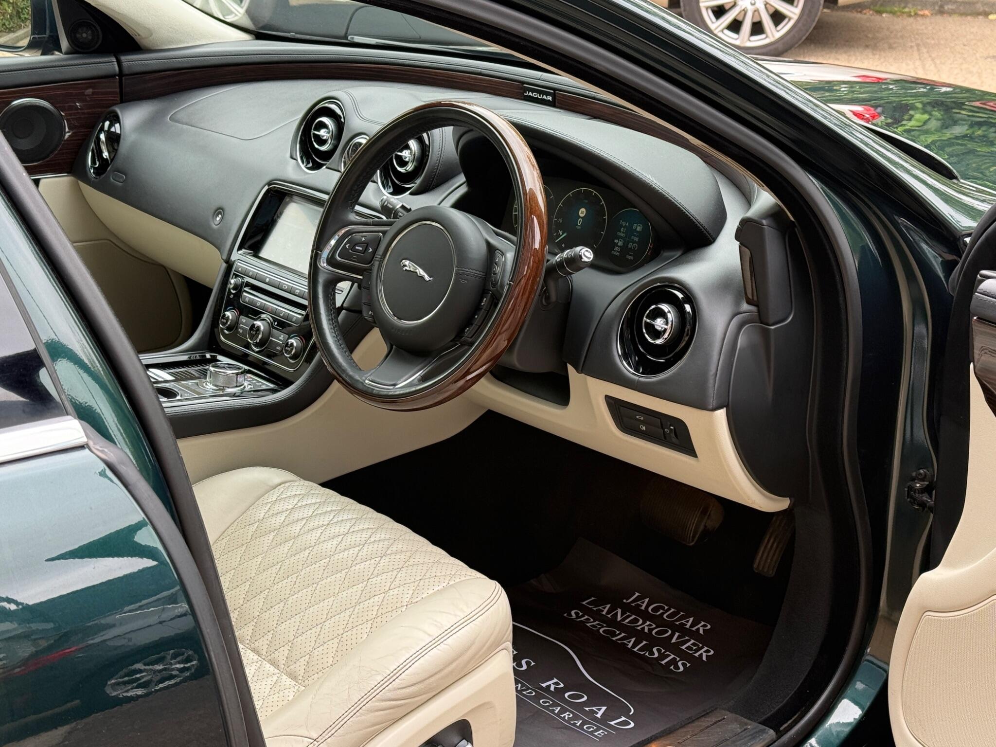 Jaguar XJ view 23