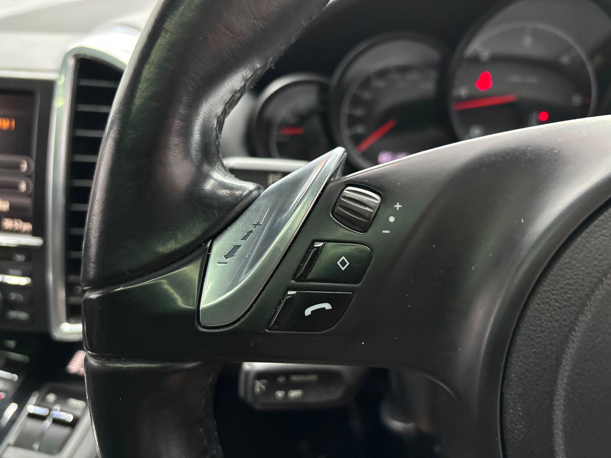 Porsche Cayenne view 25