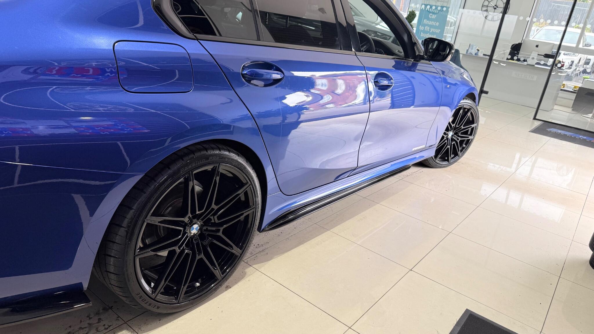 BMW 3 Series view 23